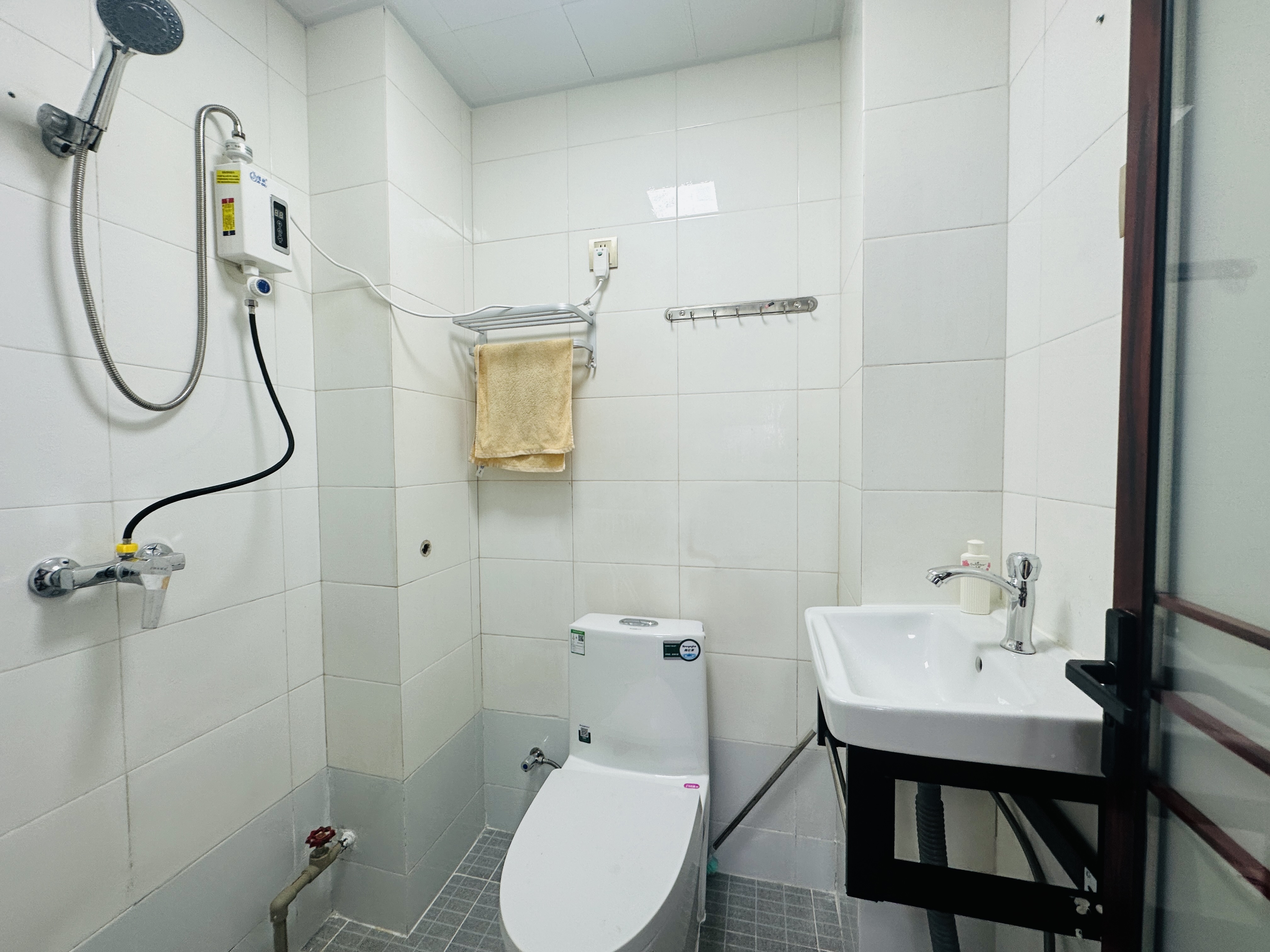 丽花城 1室1厅1卫 52.0万 丽花城 1室1厅1卫 52.0万卫生间