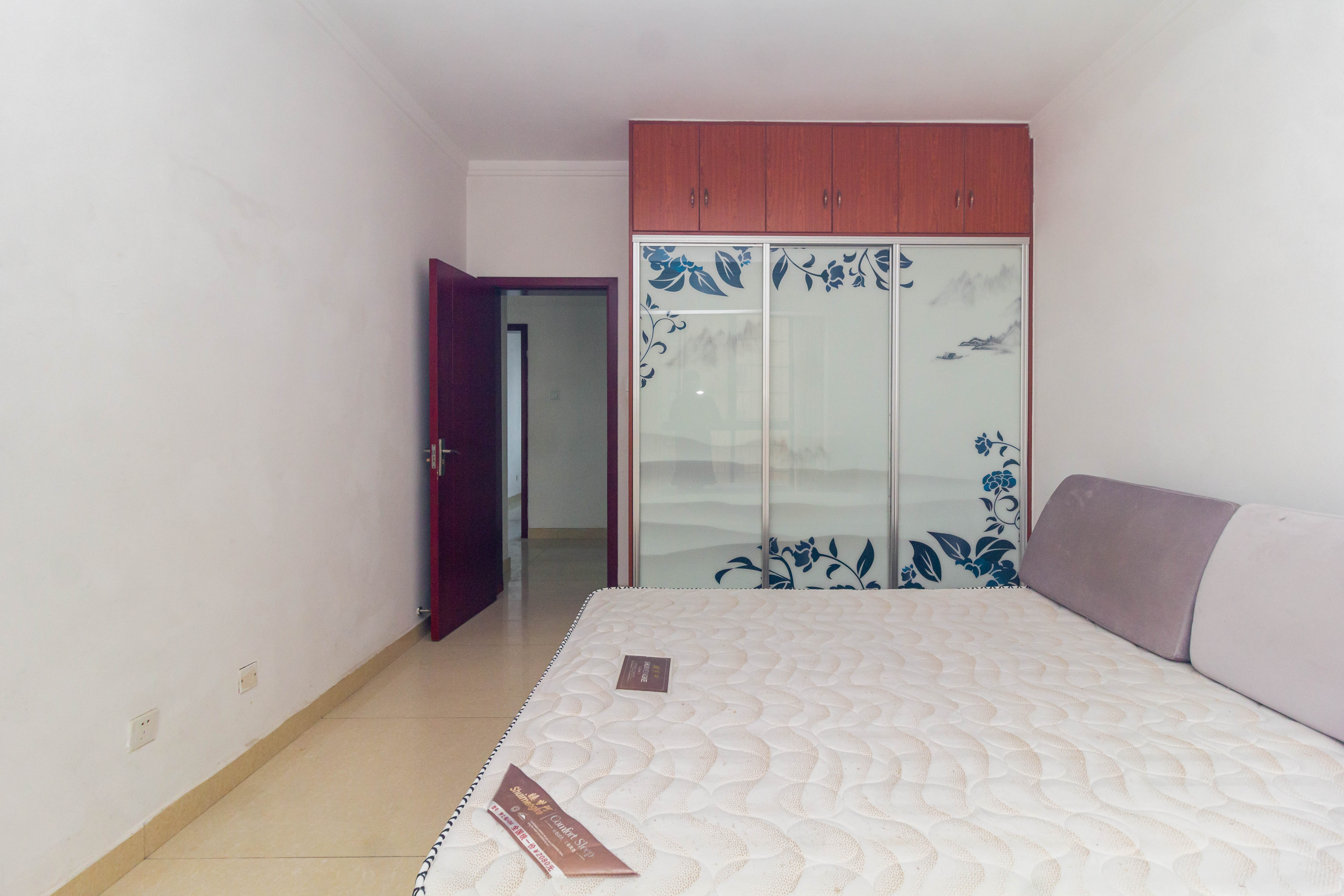 紫御江山  3室2厅1卫    75.0万 紫御江山  3室2厅1卫    75.0万卧室