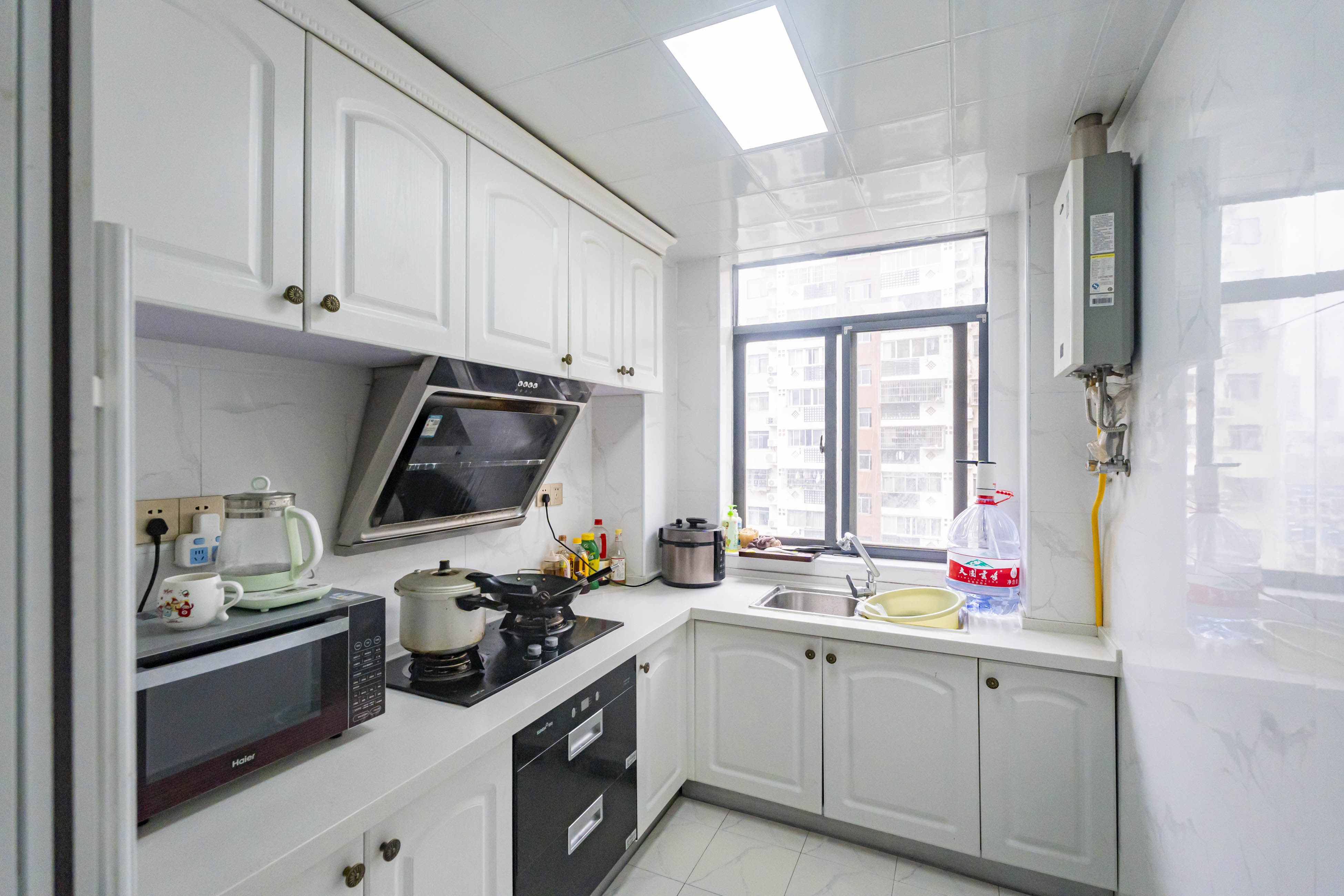 万煦园  4室2厅2卫    110.0万 万煦园  4室2厅2卫    110.0万厨房