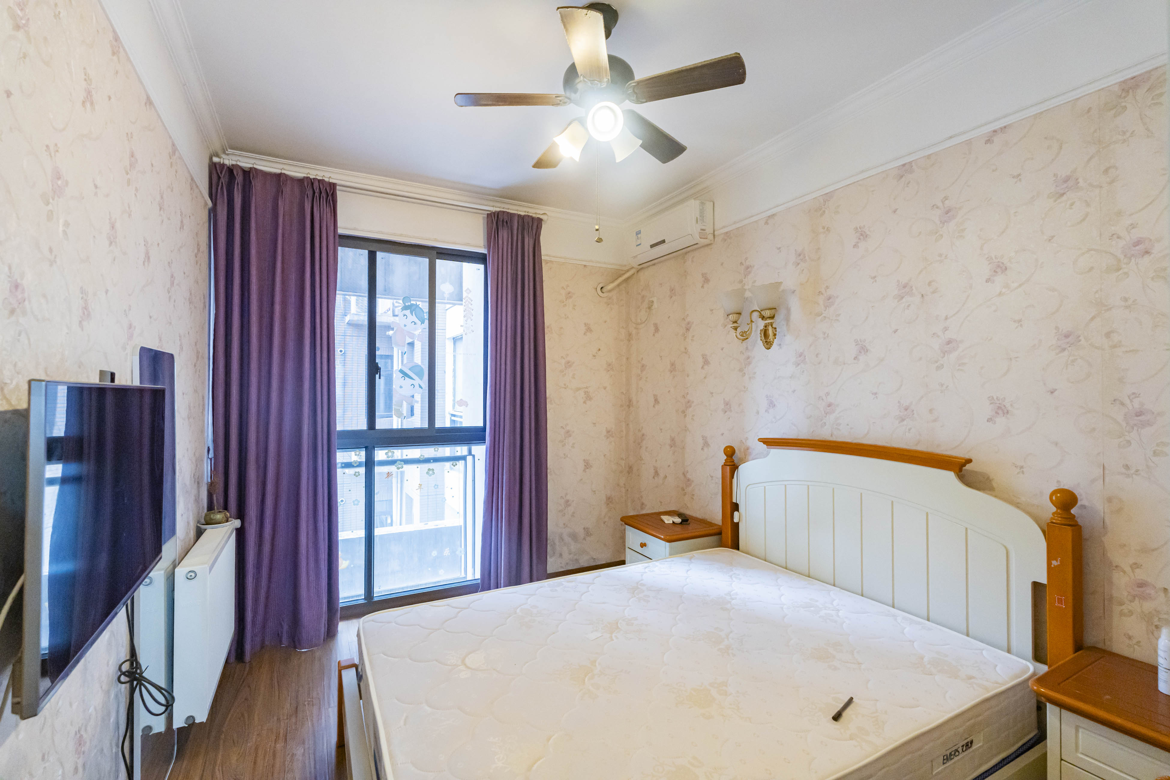 藏珑湖上国际花园  4室2厅2卫    150.0万 藏珑湖上国际花园  4室2厅2卫    150.0万卧室