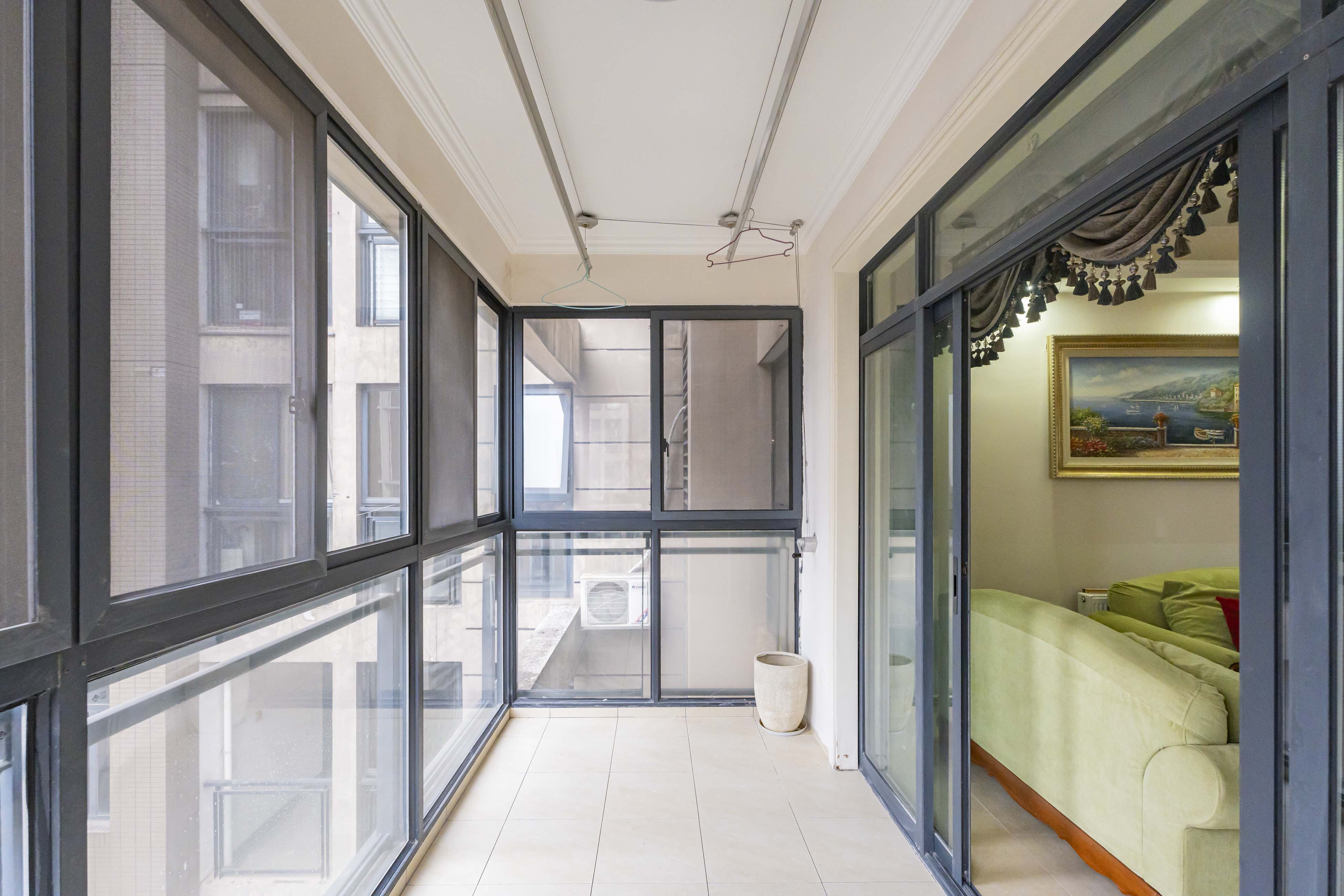 藏珑湖上国际花园  4室2厅2卫    150.0万 藏珑湖上国际花园  4室2厅2卫    150.0万阳台