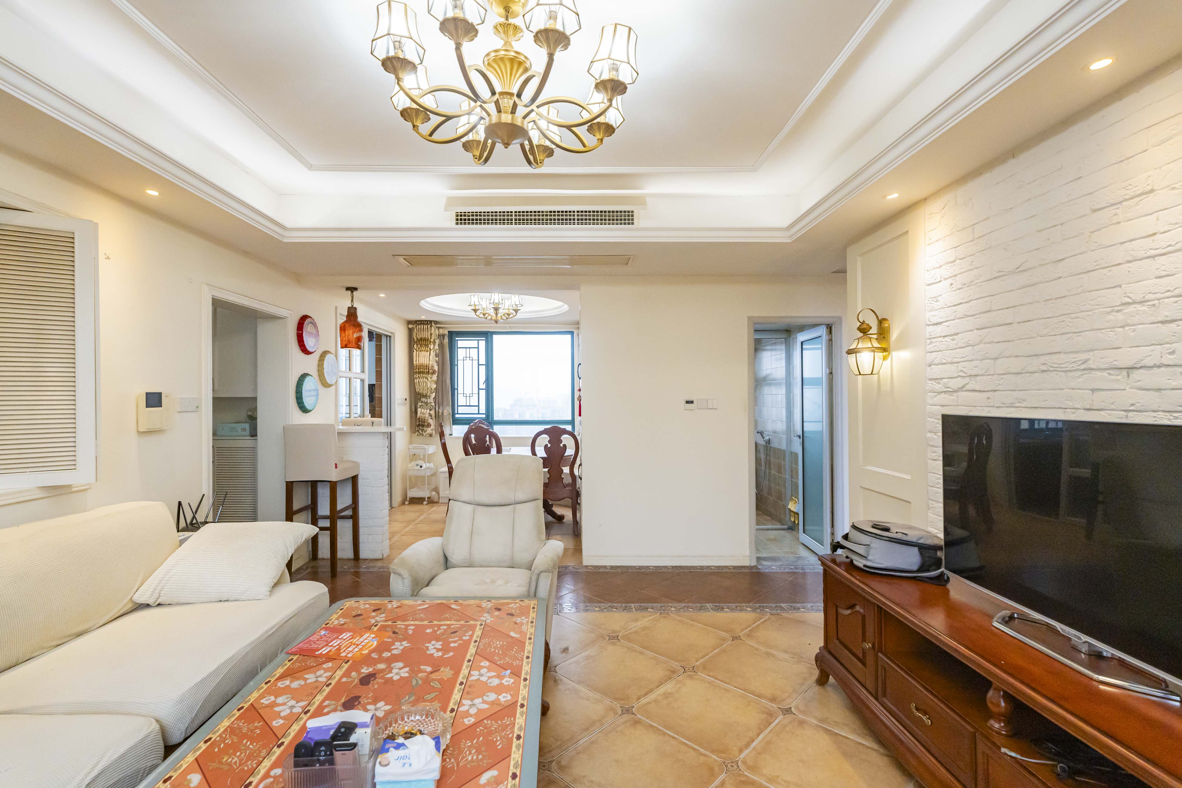 维一星城原山苑  3室2厅2卫    115.0万客厅