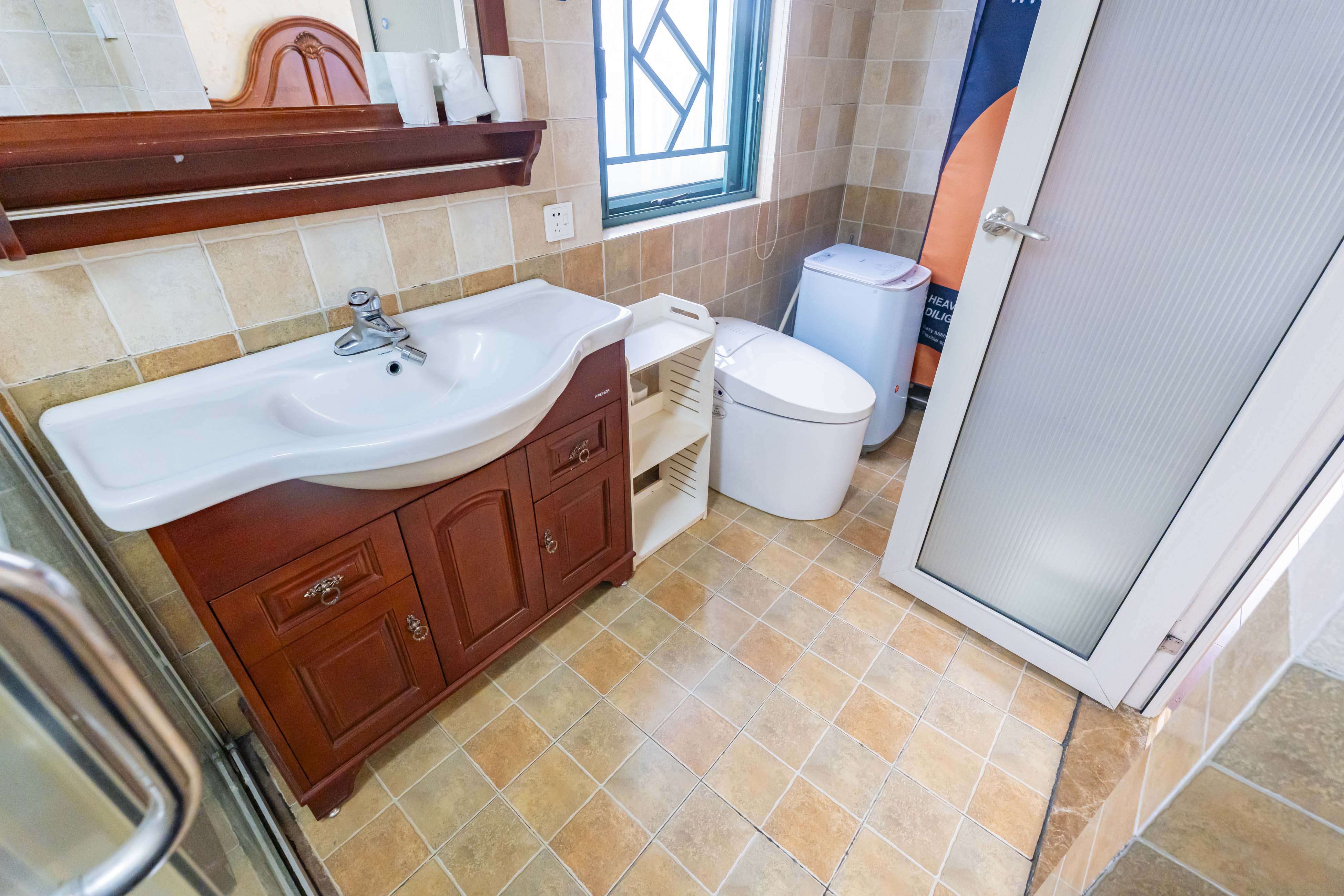 维一星城原山苑  3室2厅2卫    115.0万卫生间