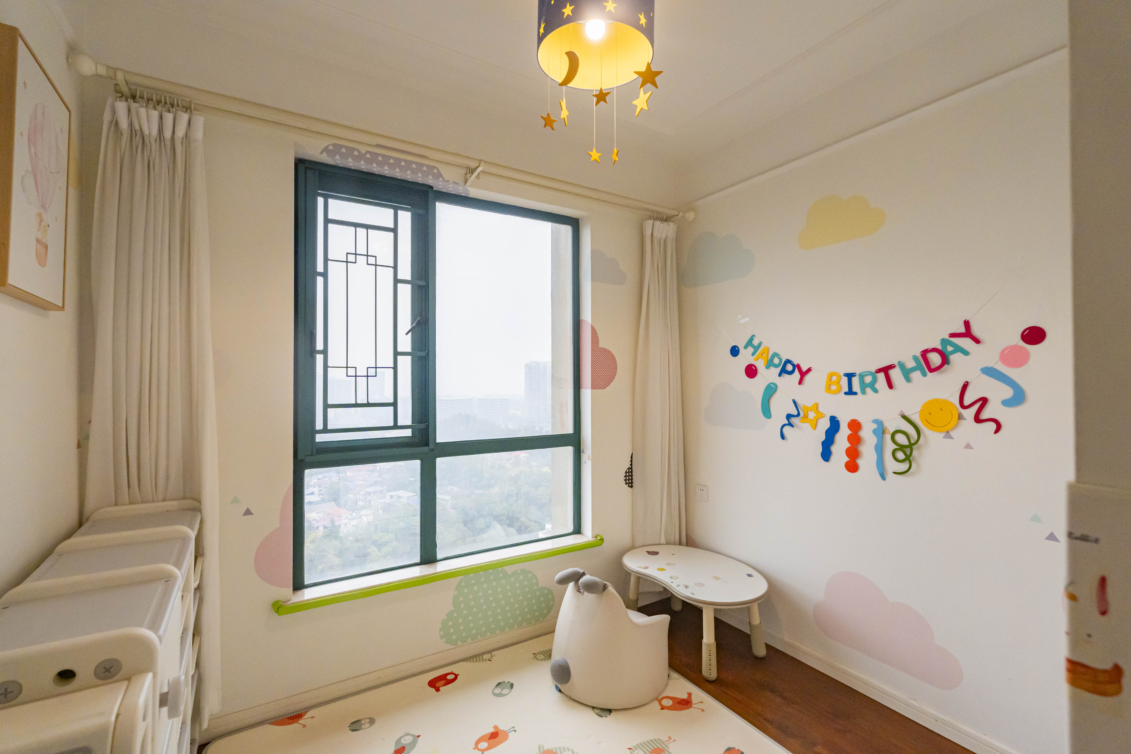 维一星城原山苑  3室2厅2卫    115.0万卧室