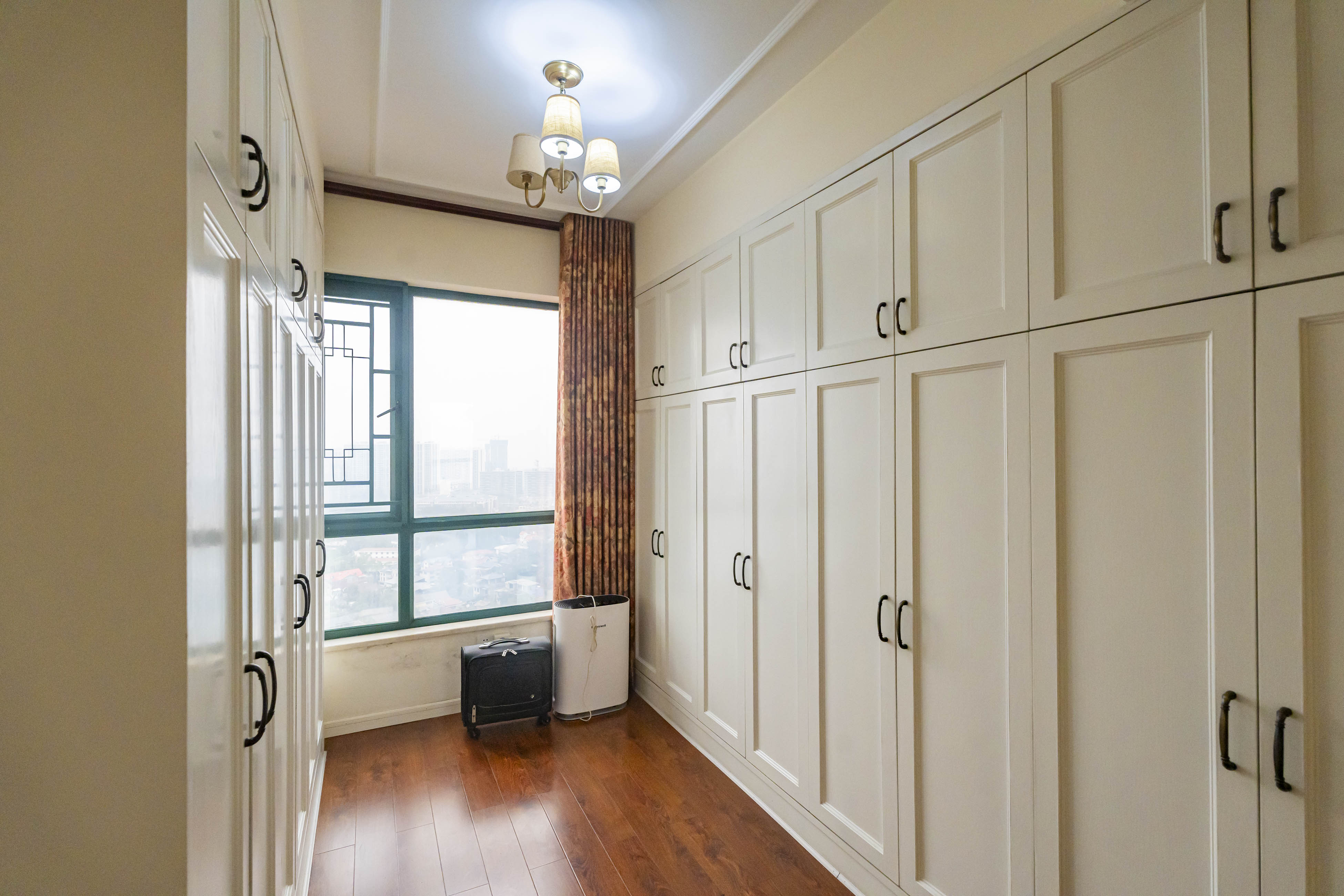 维一星城原山苑  3室2厅2卫    115.0万卧室