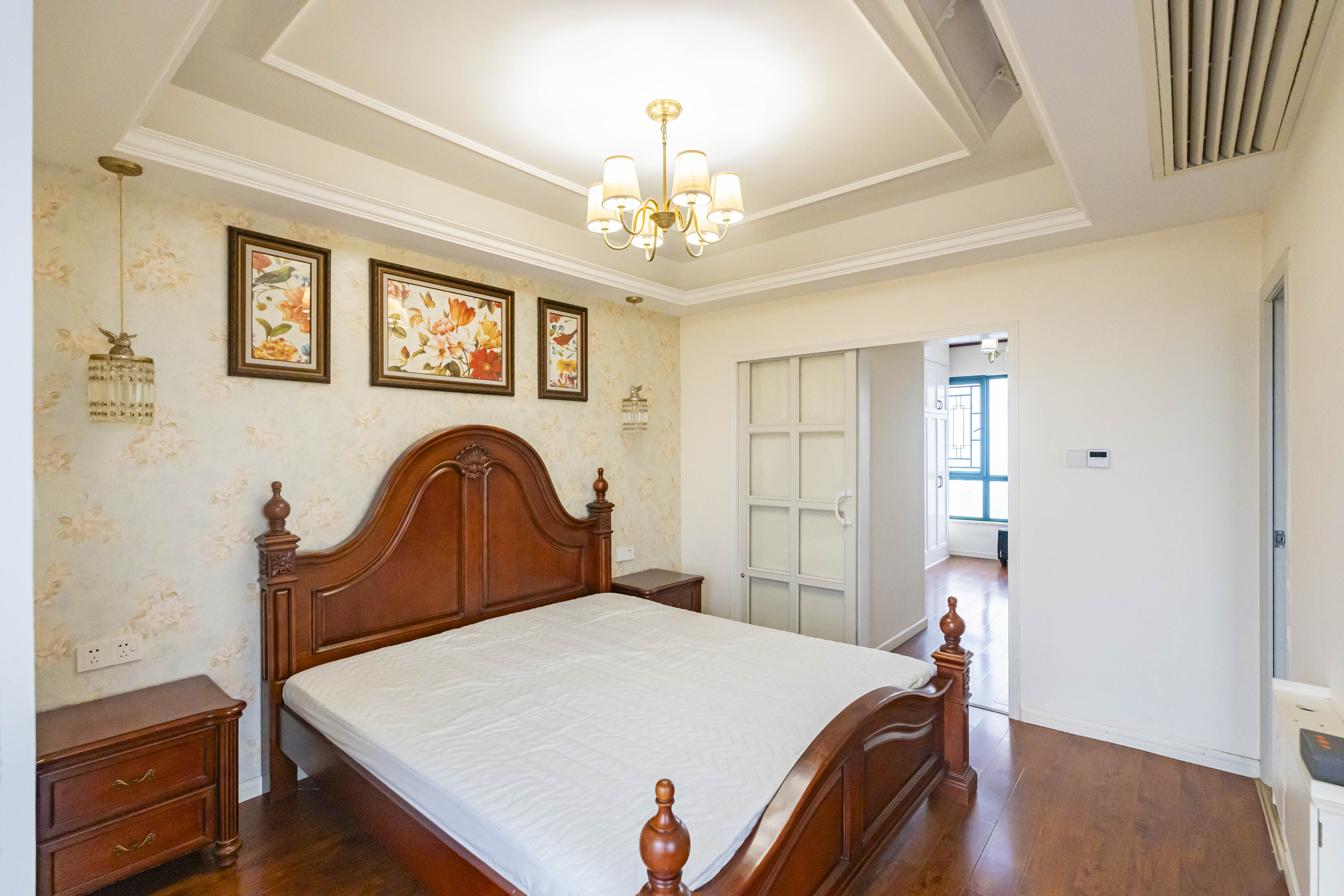 维一星城原山苑  3室2厅2卫    115.0万卧室