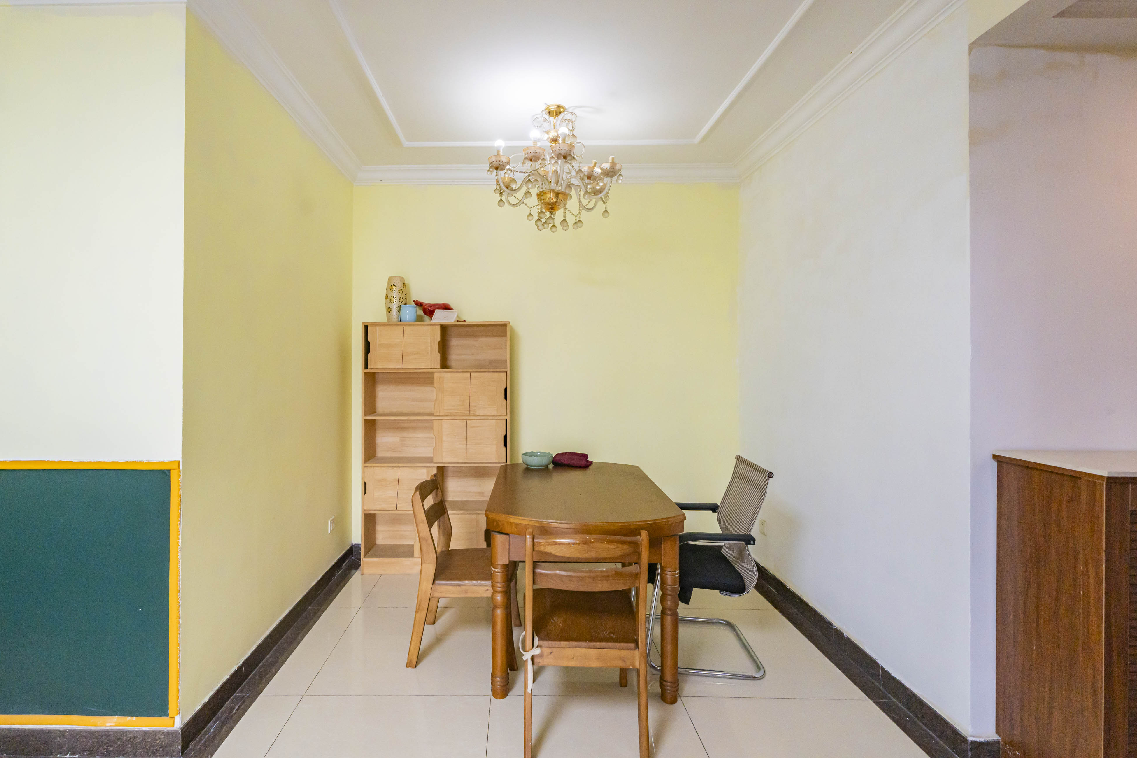 恒大雅苑  3室2厅2卫    92.0万客厅