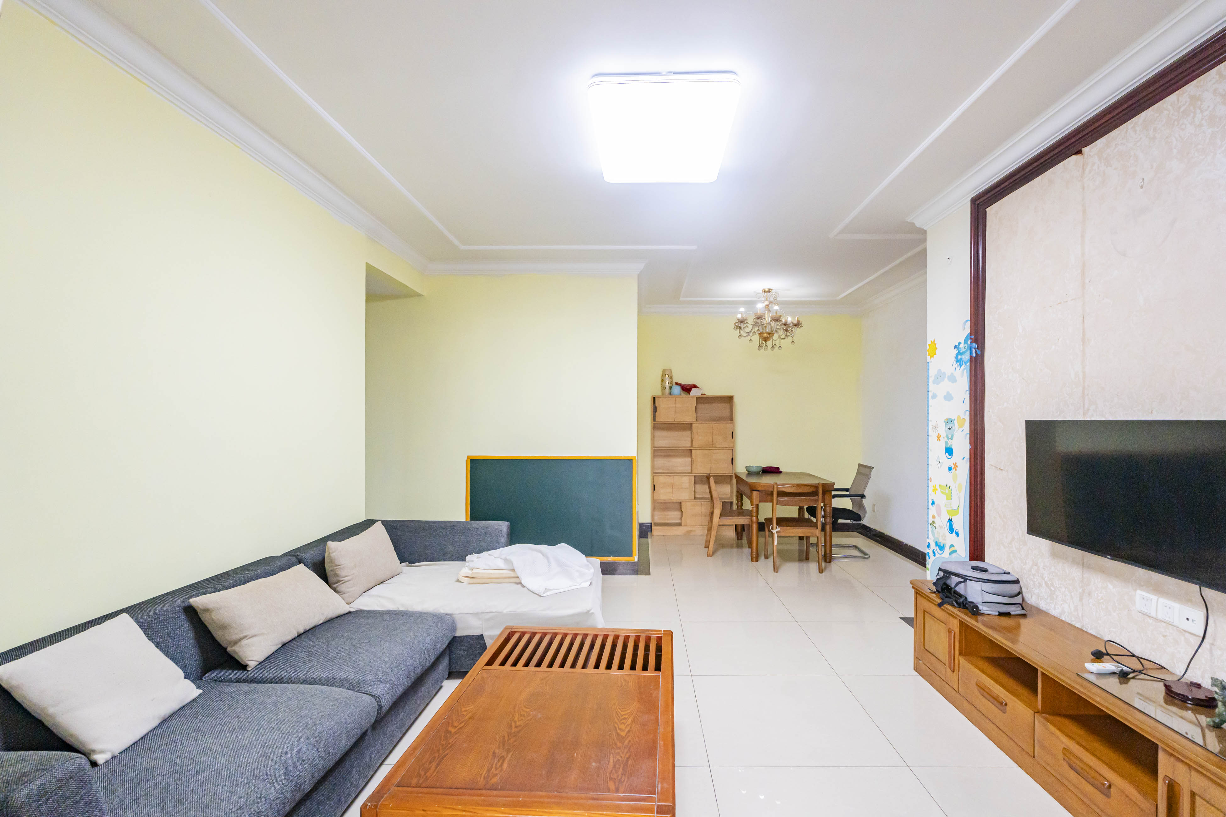 恒大雅苑  3室2厅2卫    92.0万客厅