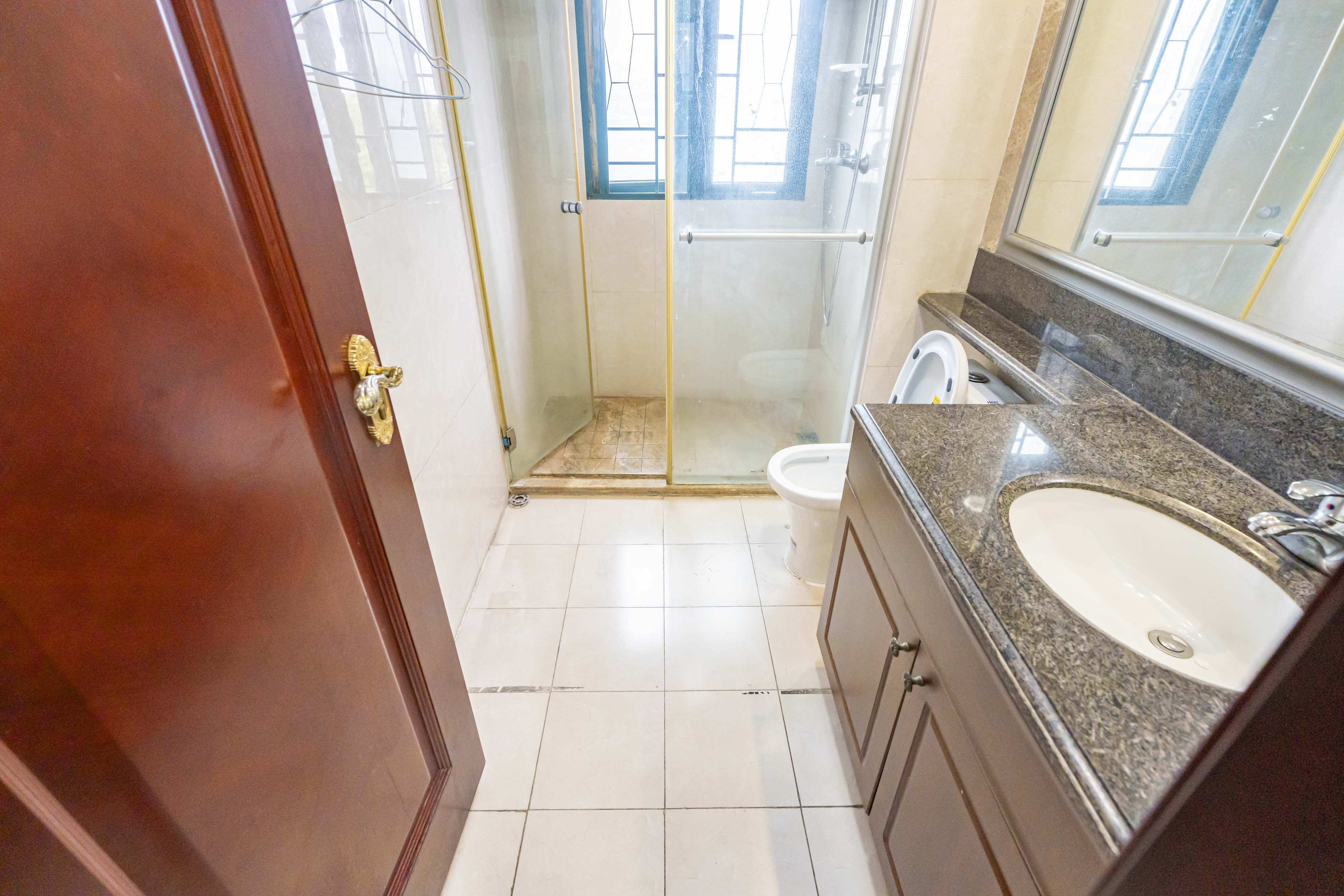 恒大雅苑  3室2厅2卫    92.0万卫生间