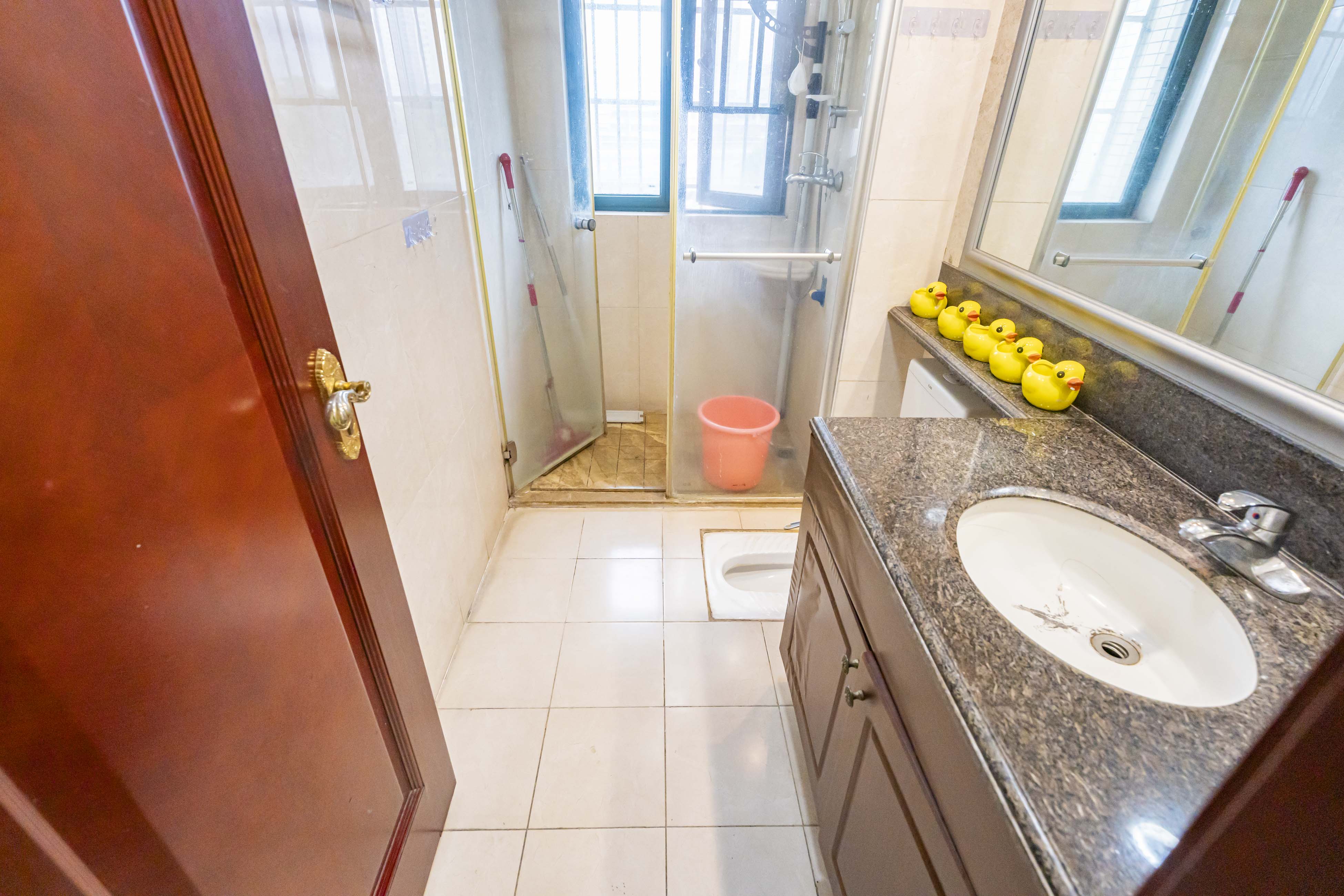 恒大雅苑  3室2厅2卫    92.0万卫生间