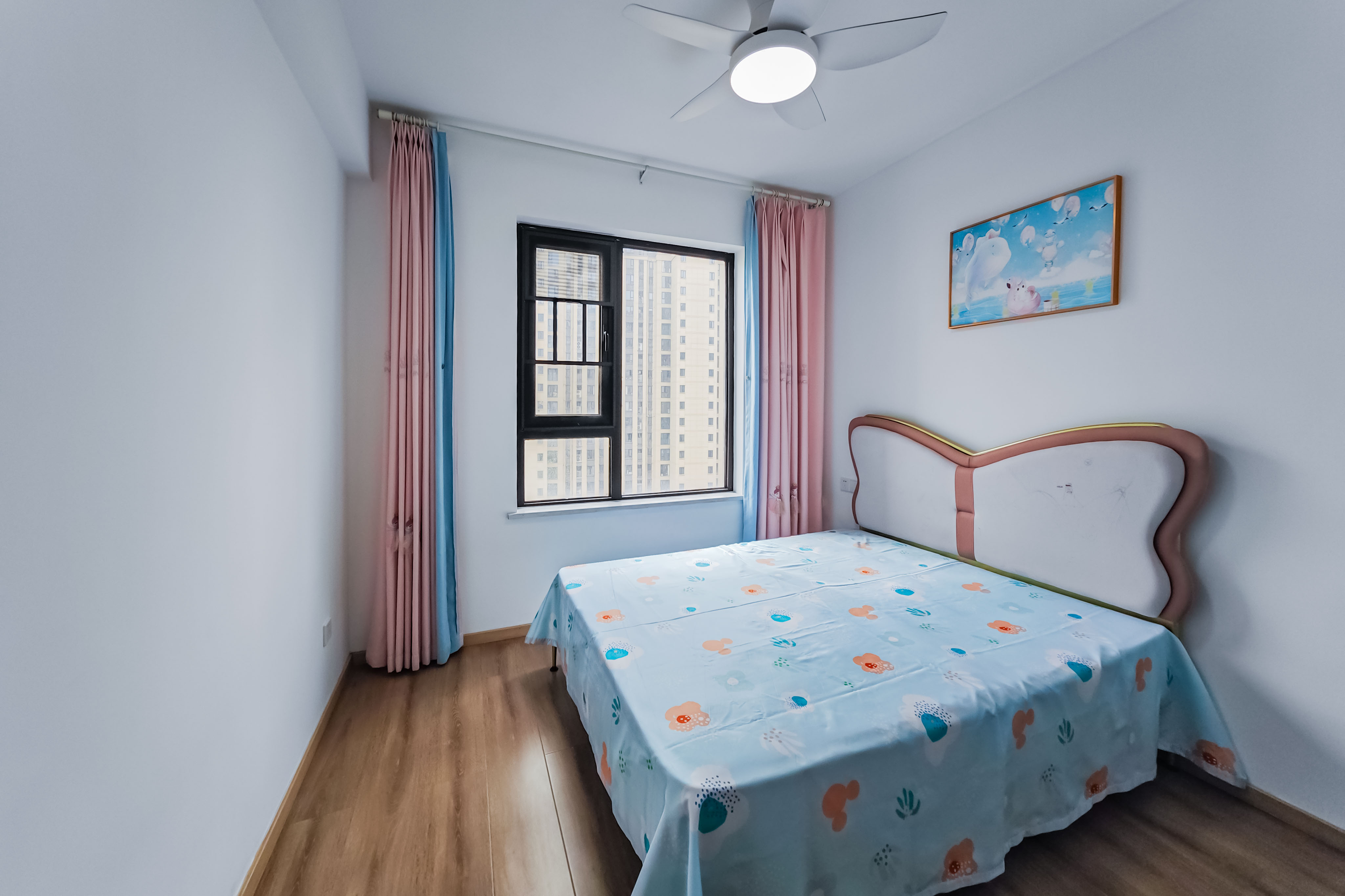 中天星耀城 4室2厅2卫 152.0万 中天星耀城 4室2厅2卫 152.0万卧室