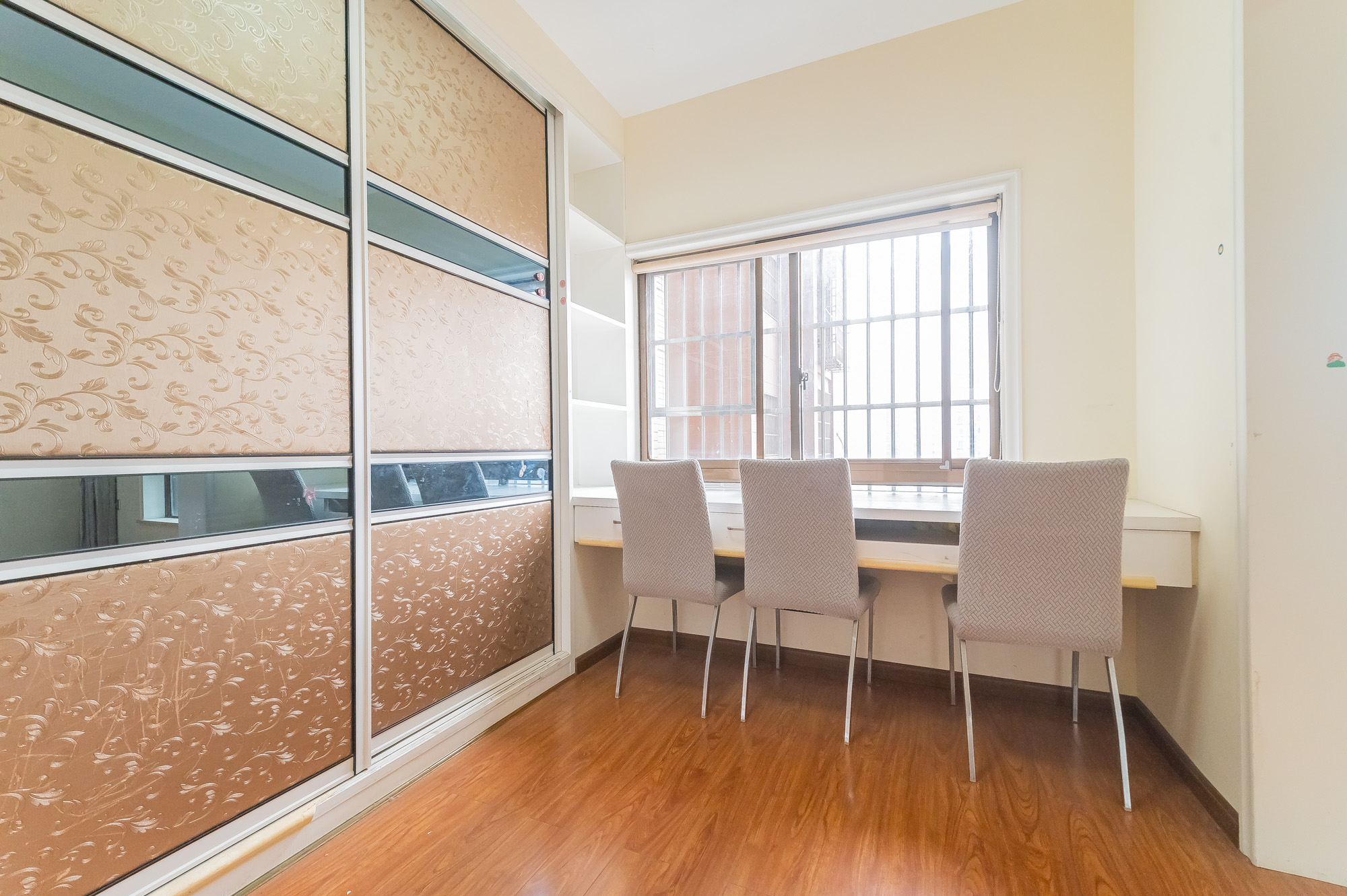 家和院  4室2厅2卫    85.8万 家和院  4室2厅2卫    85.8万卧室