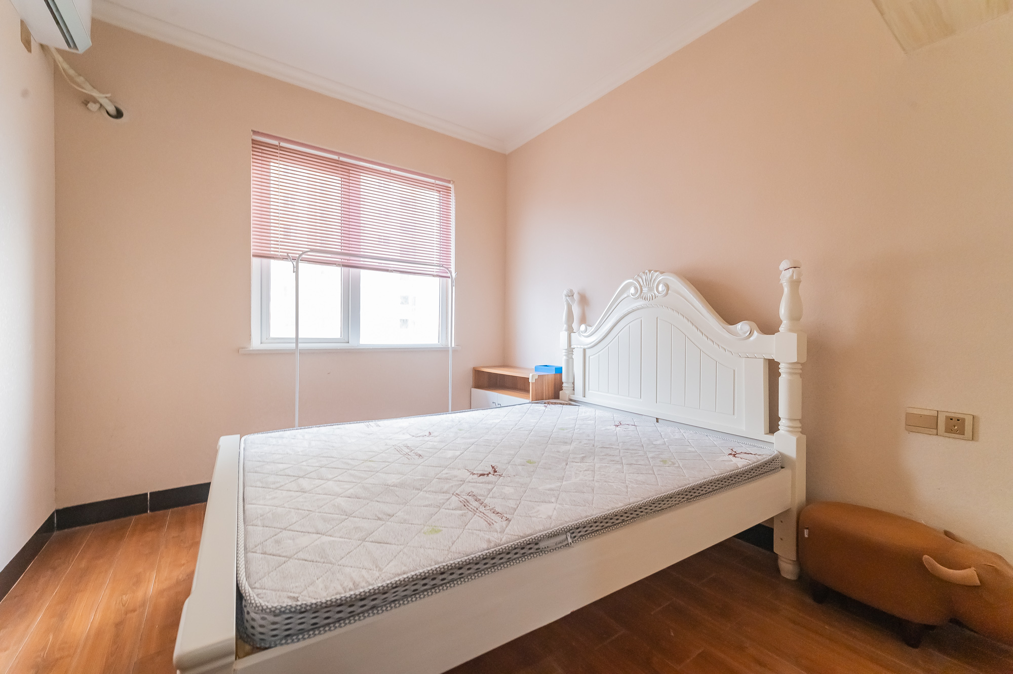 MOMA当代广场  3室2厅1卫    63.8万卧室