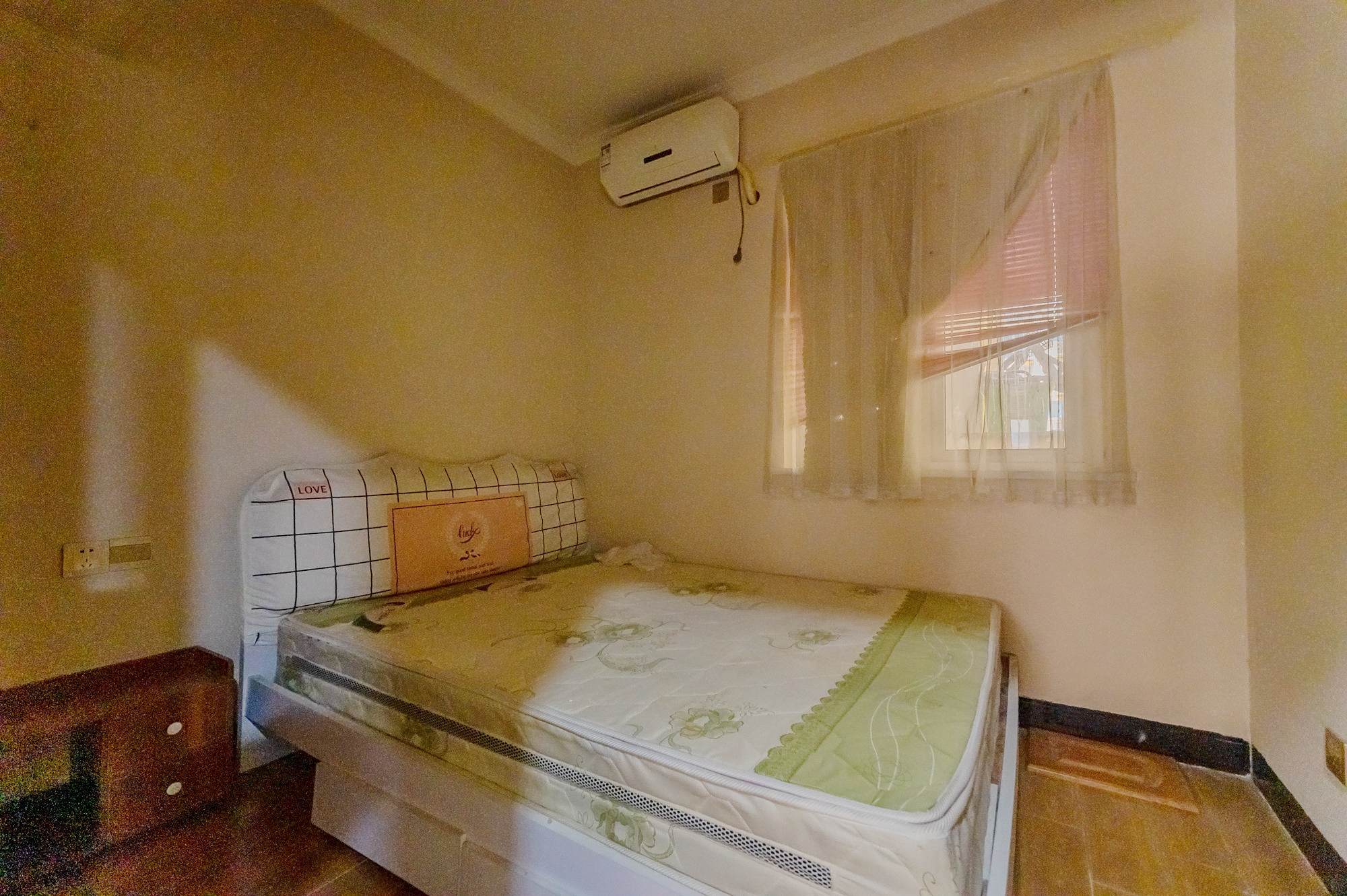 MOMA当代广场  3室2厅1卫    63.8万卧室