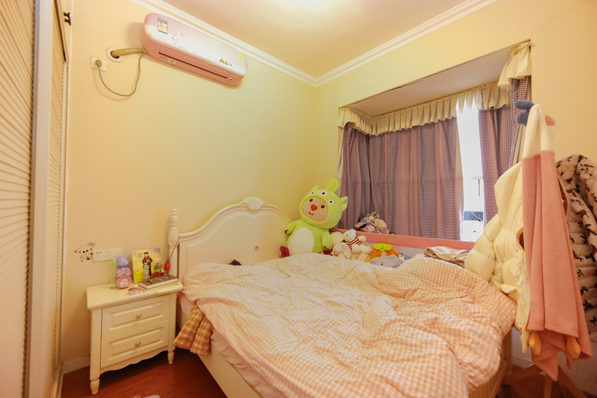 城南故事家园 4室2厅2卫 92.8万 城南故事家园 4室2厅2卫 92.8万卧室