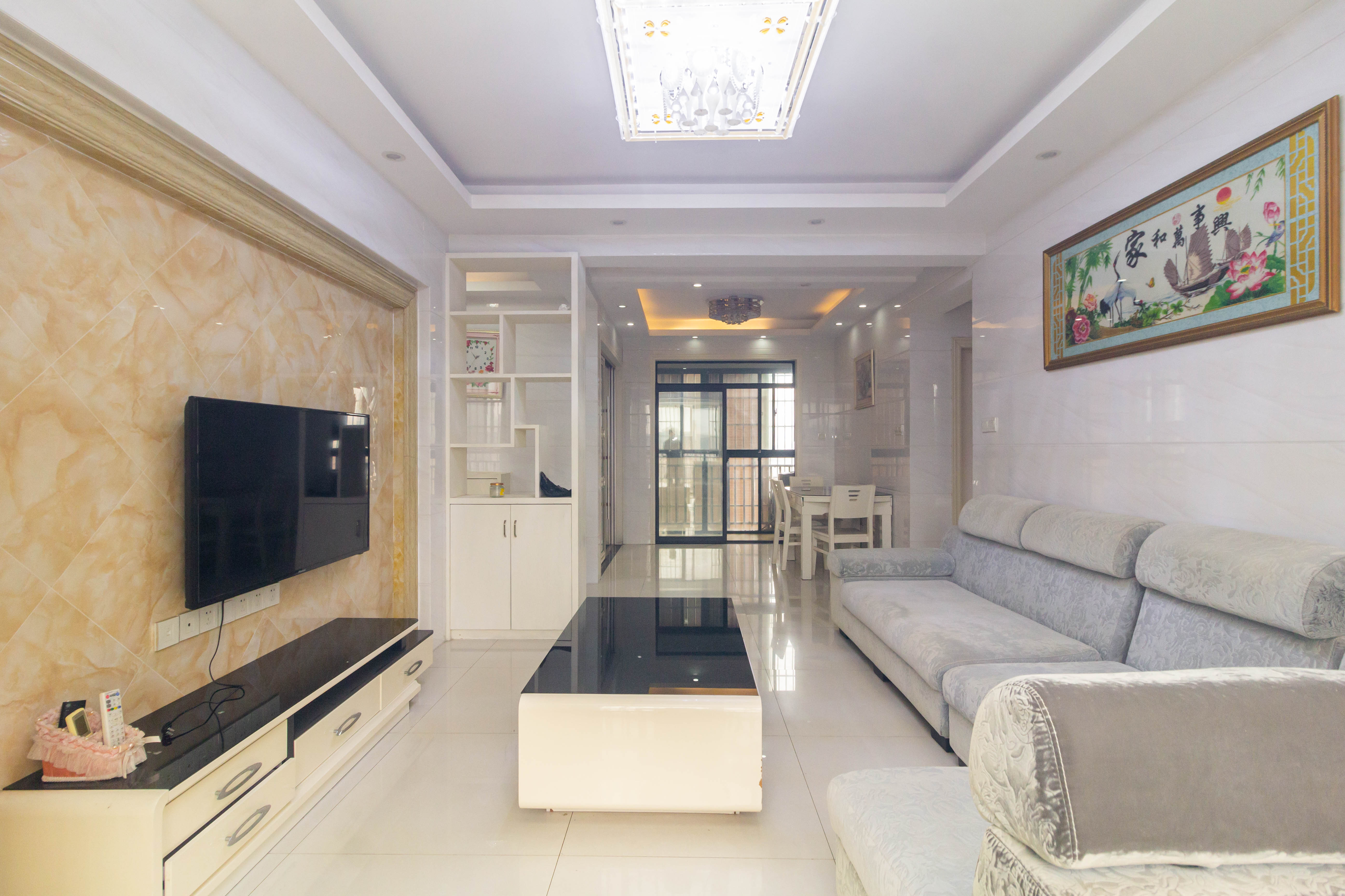 高林仕家 3室2厅1卫 66.0万 高林仕家 3室2厅1卫 66.0万客厅