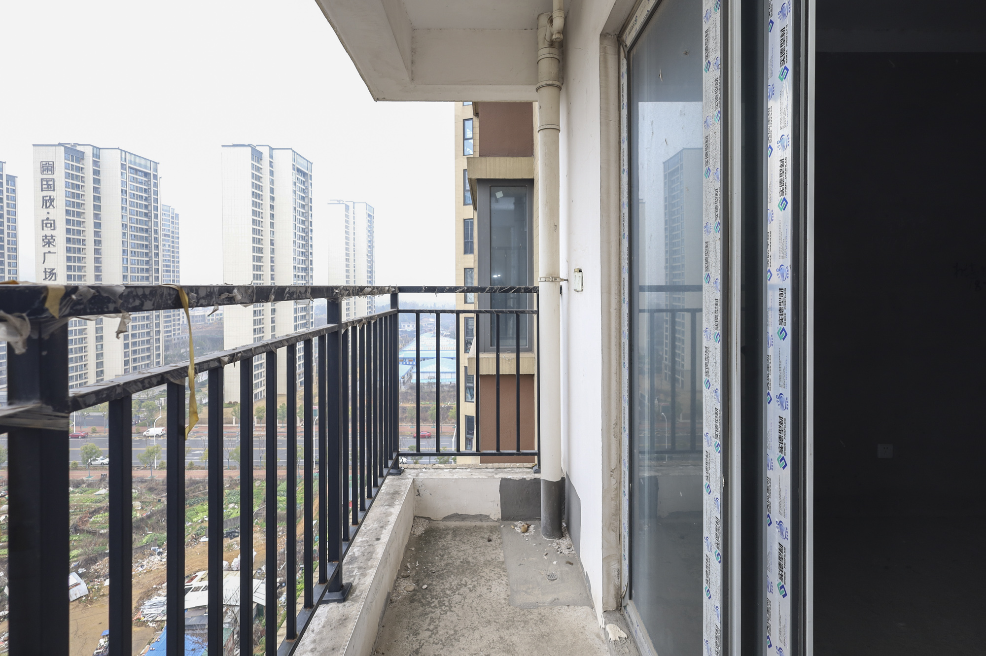 福晟钱隆国际（晟冉景苑）  4室2厅2卫   125.00万阳台