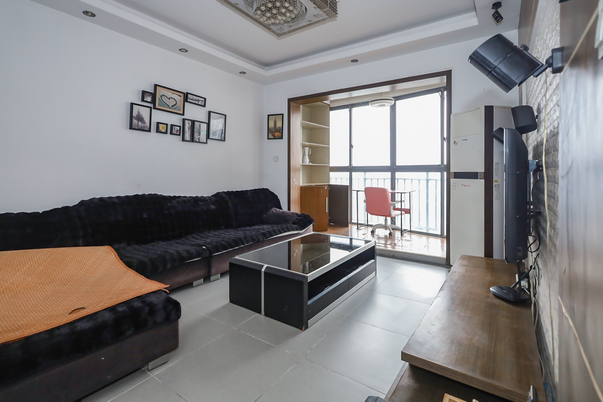 金麓国际 3室2厅1卫 75.0万 金麓国际 3室2厅1卫 75.0万客厅