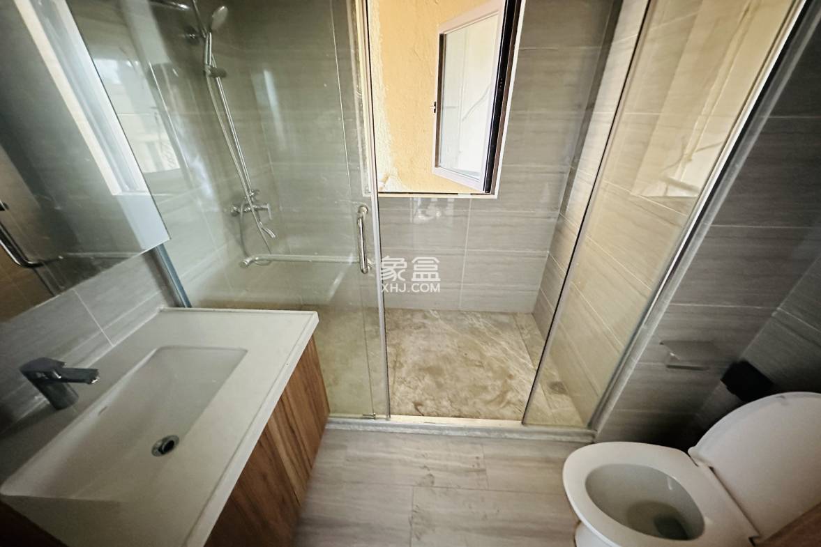 海航豪庭南苑 2室2厅2卫 218.0万 海航豪庭南苑 2室2厅2卫 218.0万卫生间