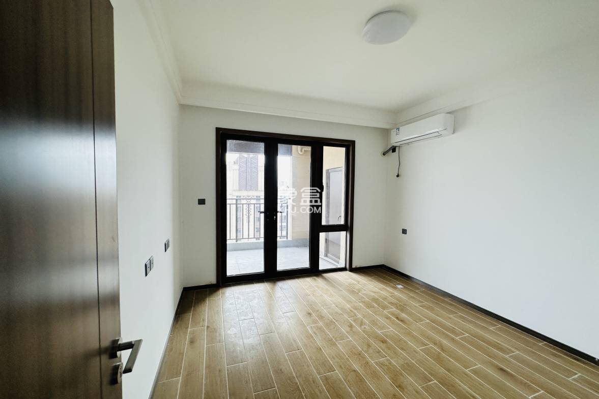 海航豪庭南苑 2室2厅2卫 218.0万 海航豪庭南苑 2室2厅2卫 218.0万卧室