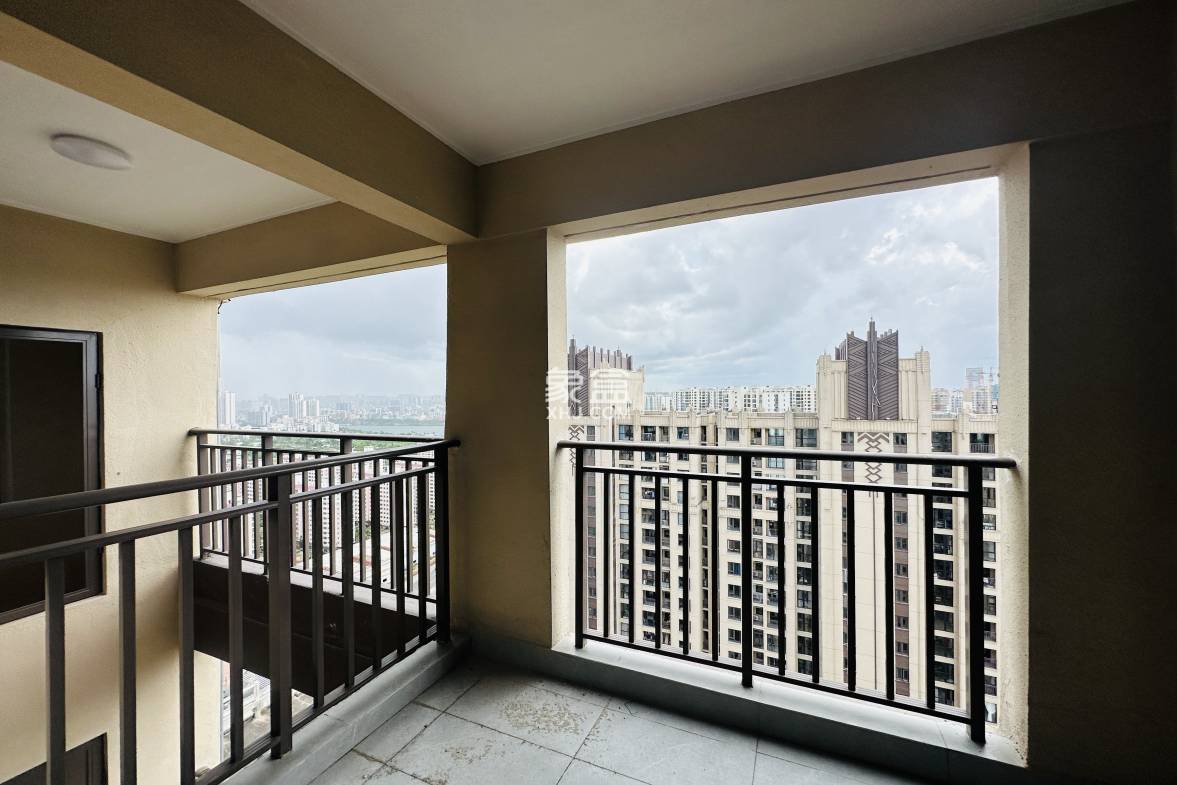 海航豪庭南苑 2室2厅2卫 218.0万 海航豪庭南苑 2室2厅2卫 218.0万阳台