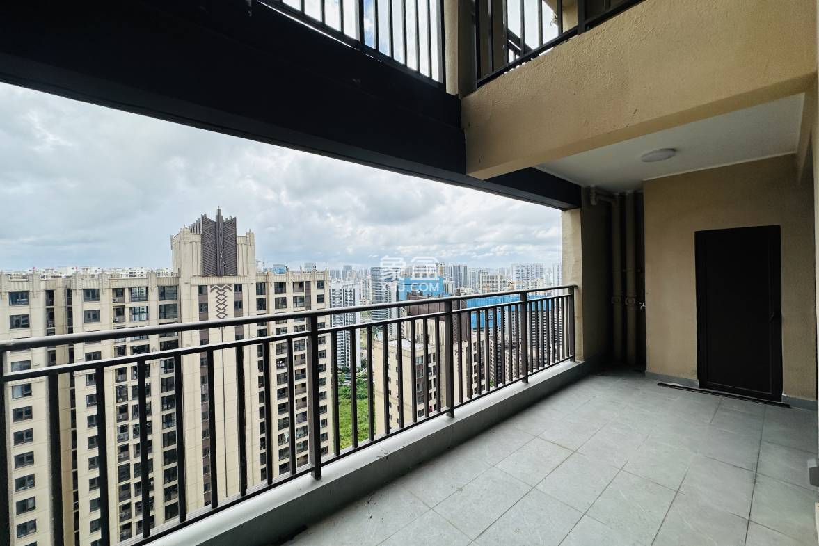 海航豪庭南苑 2室2厅2卫 218.0万 海航豪庭南苑 2室2厅2卫 218.0万阳台