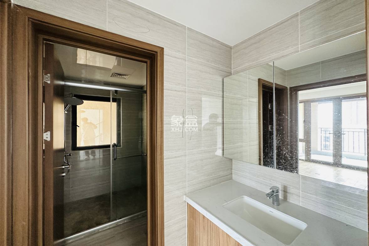 海航豪庭南苑 2室2厅2卫 218.0万 海航豪庭南苑 2室2厅2卫 218.0万其他