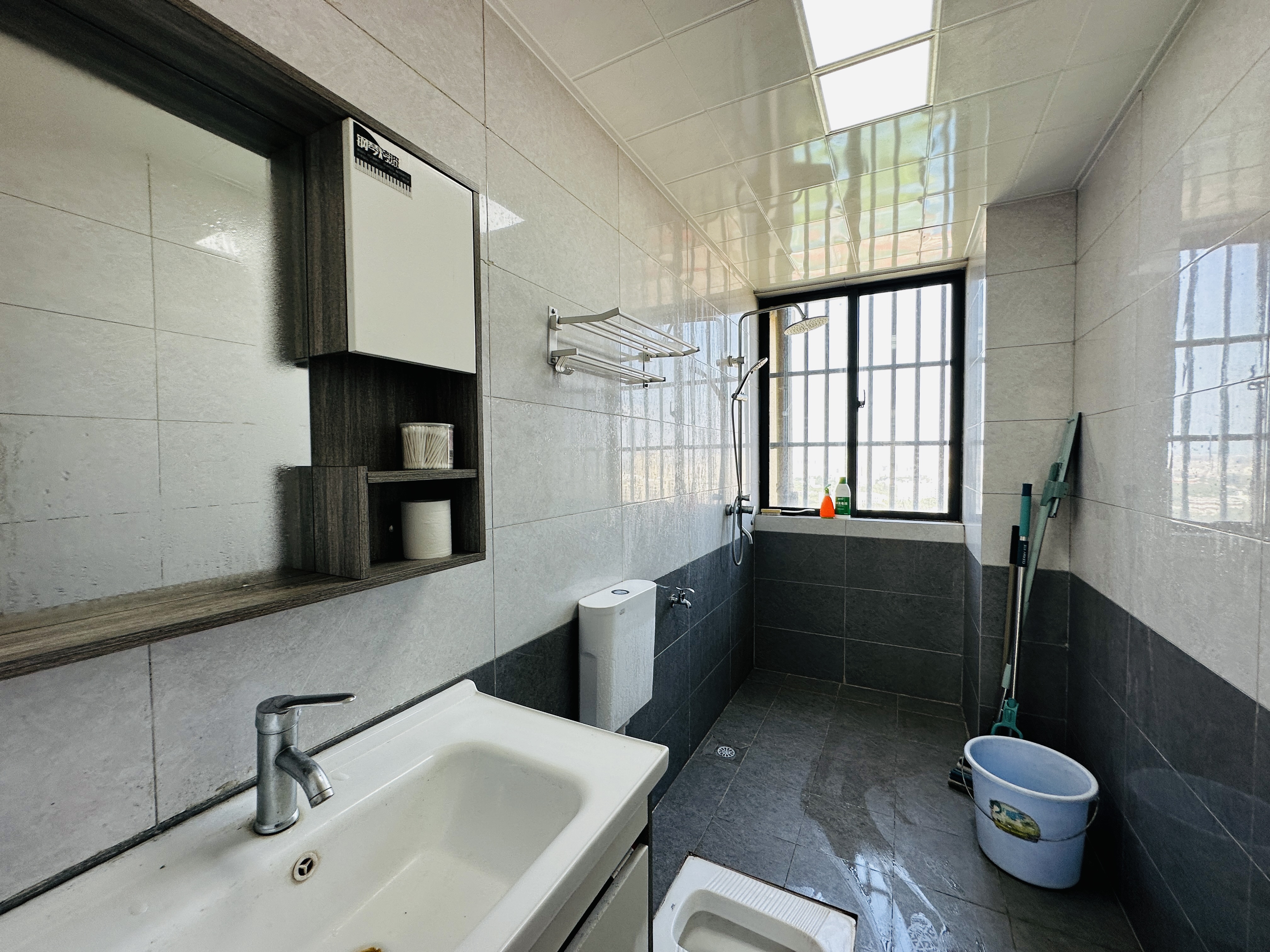 伟业智青春 2室2厅1卫 108.0万 伟业智青春 2室2厅1卫 108.0万卫生间