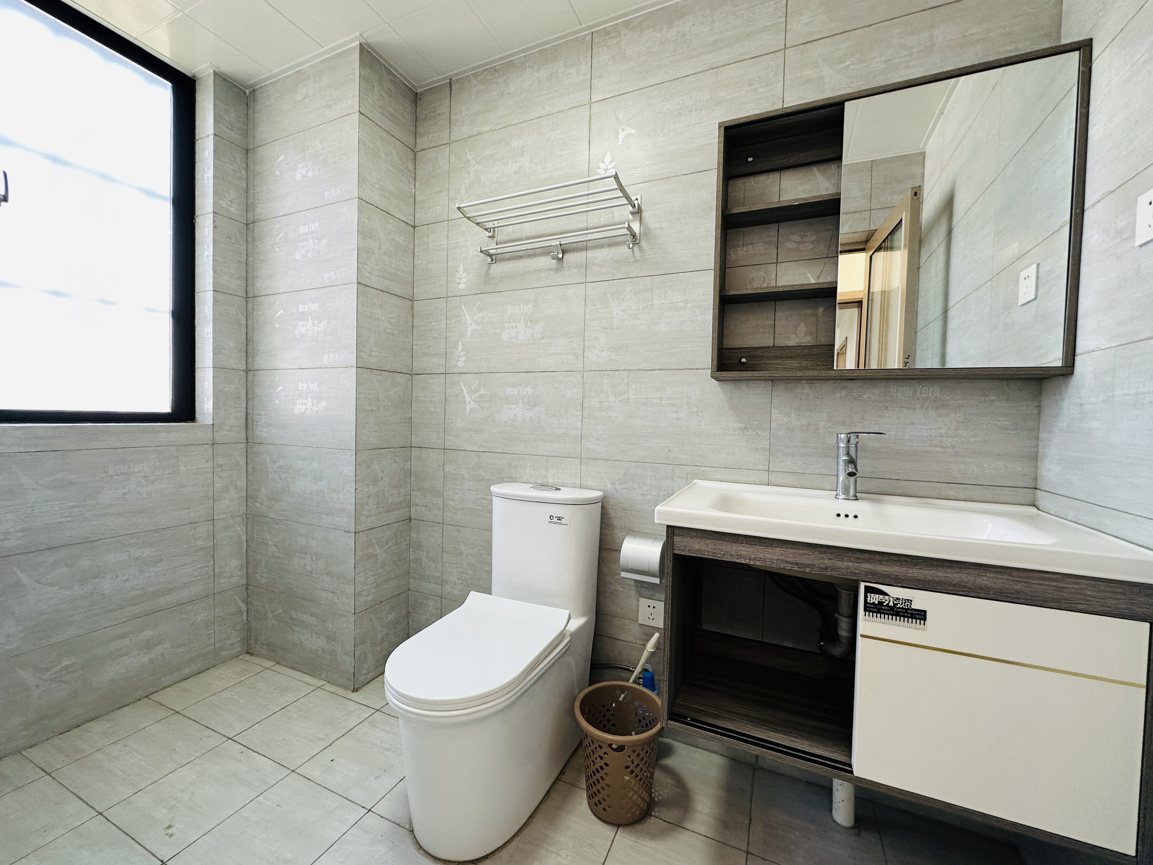 伟业智青春 2室2厅1卫 108.0万 伟业智青春 2室2厅1卫 108.0万卫生间