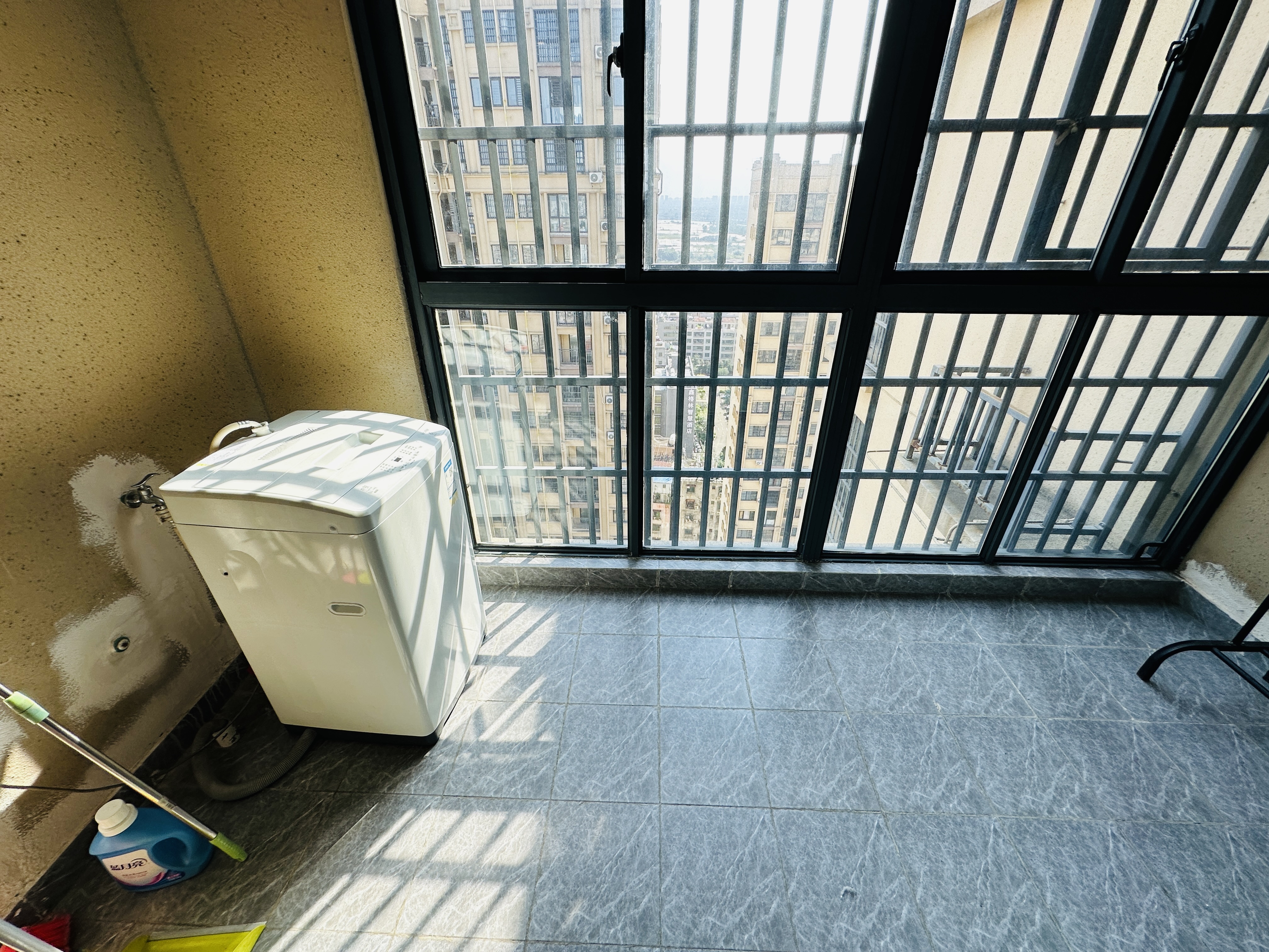 伟业智青春 2室2厅1卫 108.0万 伟业智青春 2室2厅1卫 108.0万阳台