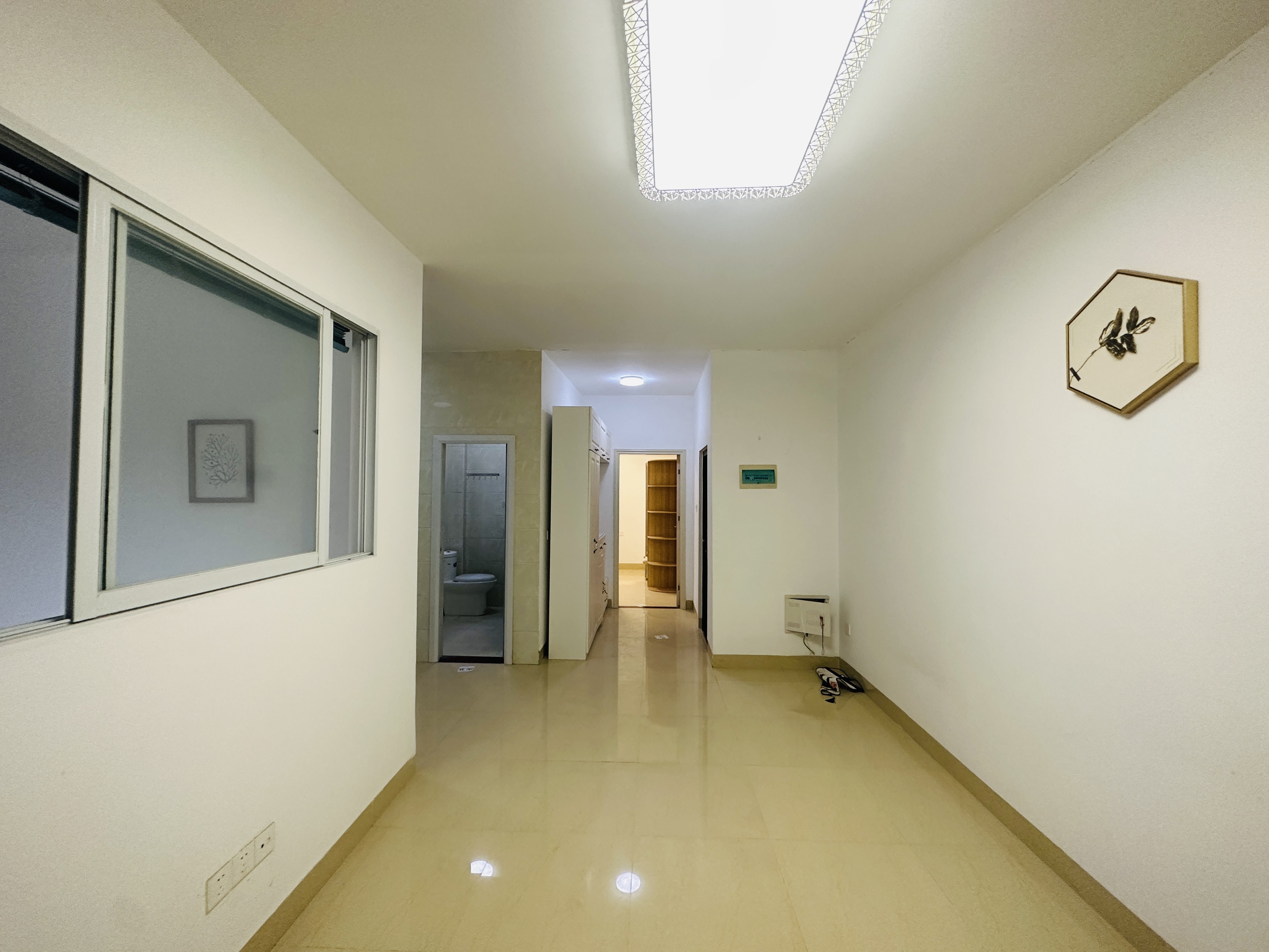 金都大厦(龙华路) 1室0厅1卫 42.0万 金都大厦(龙华路) 1室0厅1卫 42.0万客厅