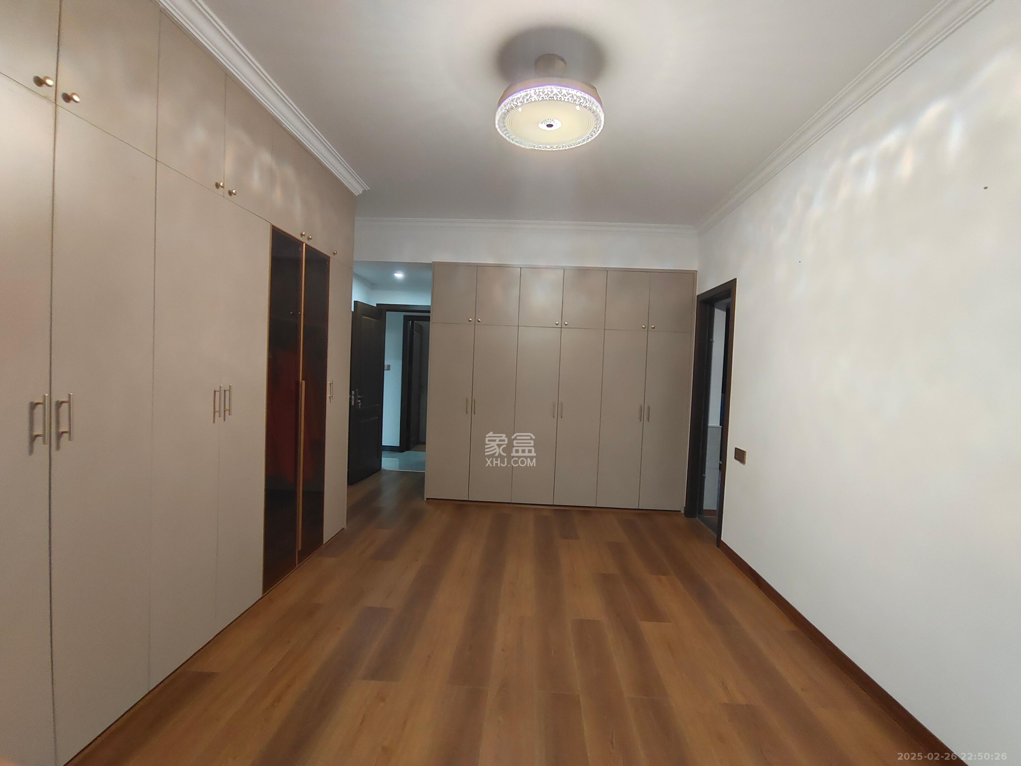 福天星中心(福天星雅苑) 4室2厅2卫 4600.0元/月 福天星中心(福天星雅苑) 4室2厅2卫 4600.0元/月室内图