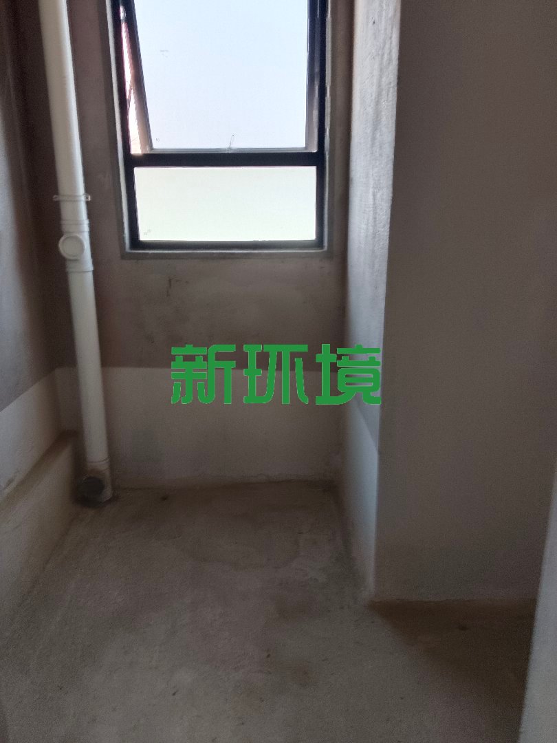 荣盛华府  4室2厅2卫   150.00万客厅