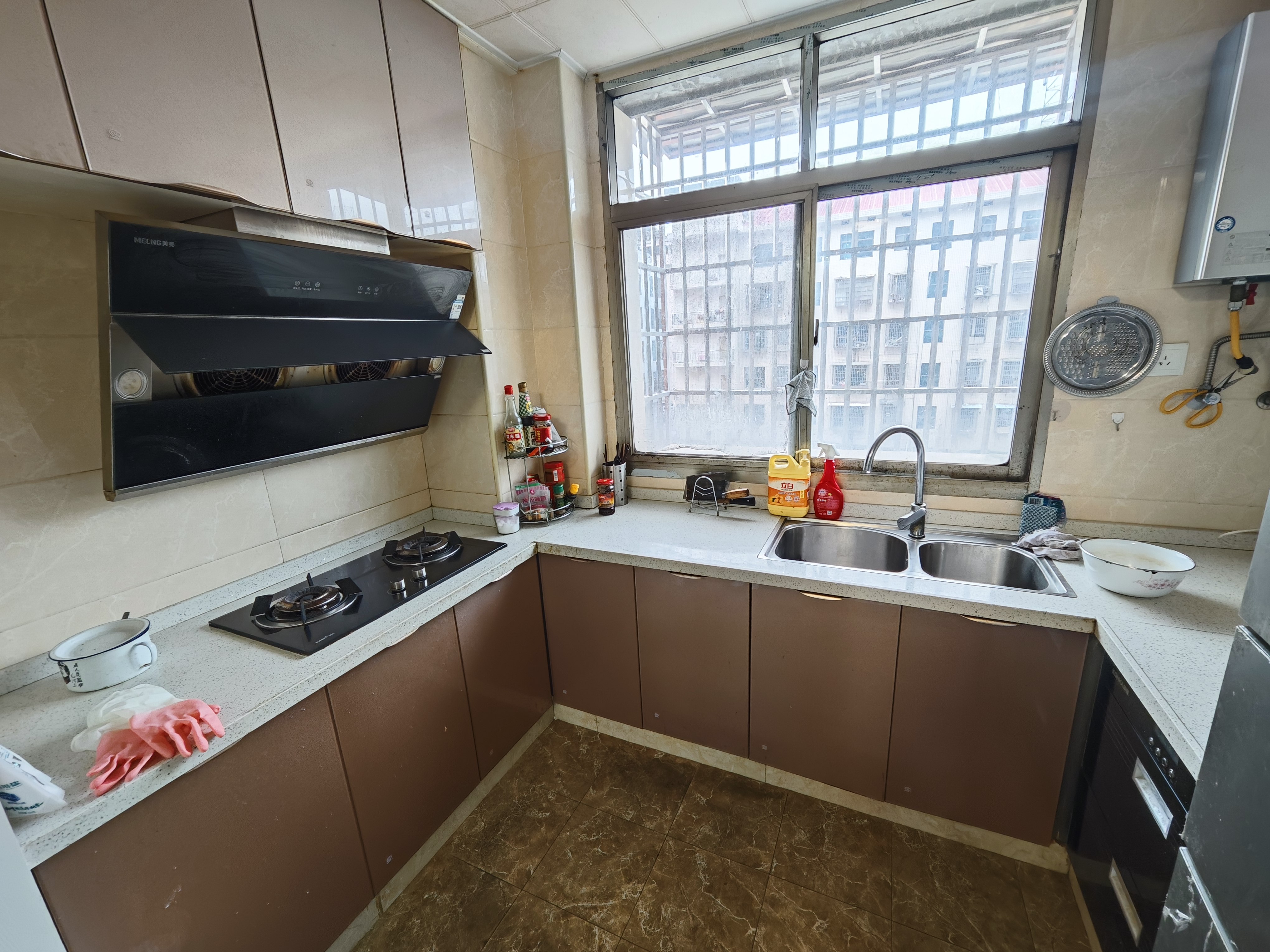 东方豪苑 3室2厅2卫 1800.0元/月 东方豪苑 3室2厅2卫 1800.0元/月室内图