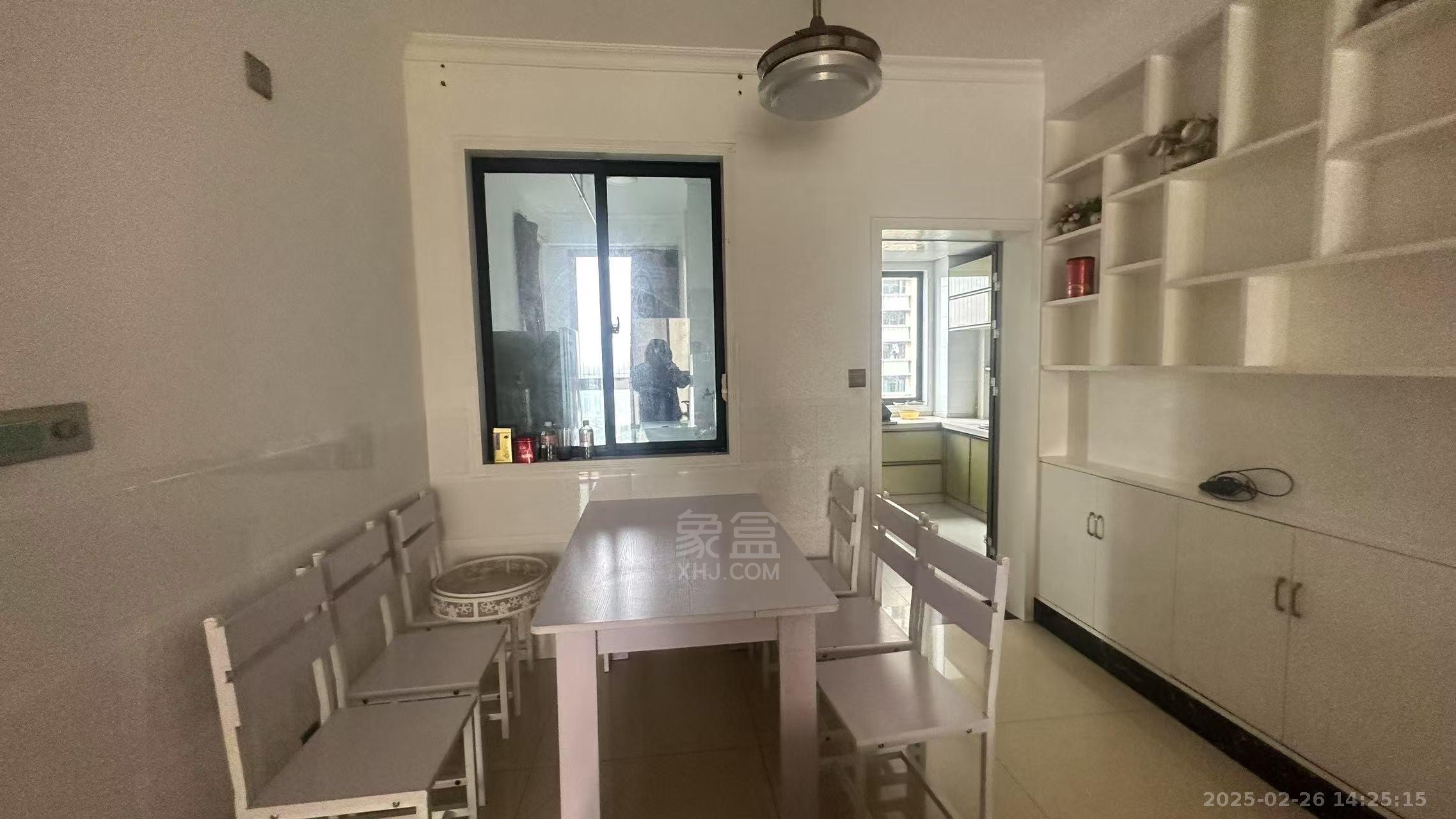 龙腾国际  3室2厅2卫    1800.0元/月室内图