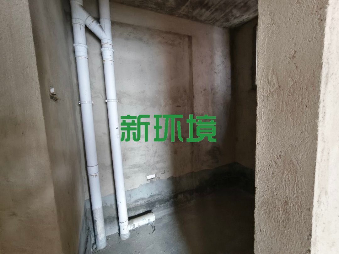 东方明珠  4室2厅2卫   70.00万客厅
