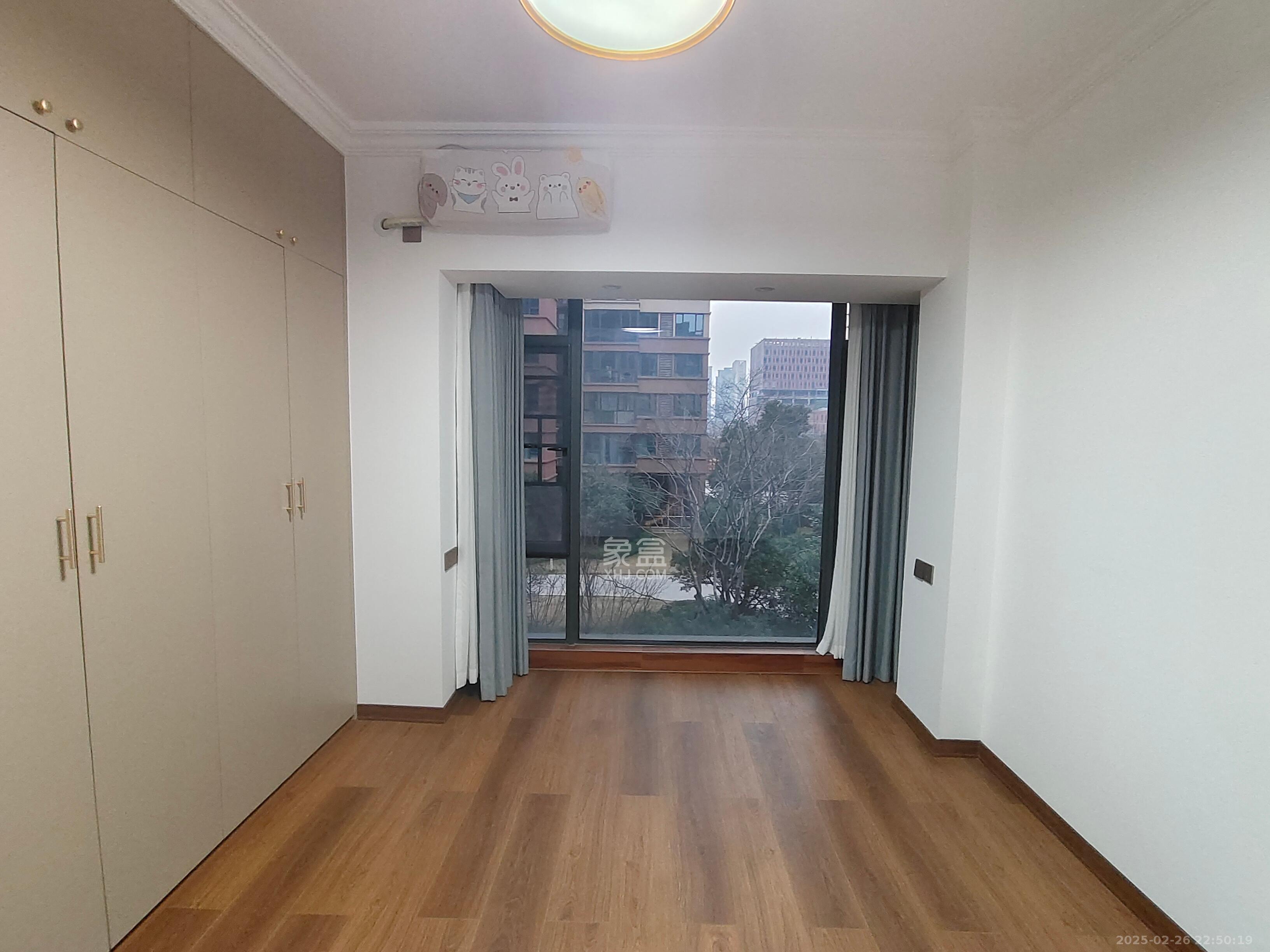 福天星中心(福天星雅苑) 4室2厅2卫 4600.0元/月 福天星中心(福天星雅苑) 4室2厅2卫 4600.0元/月室内图