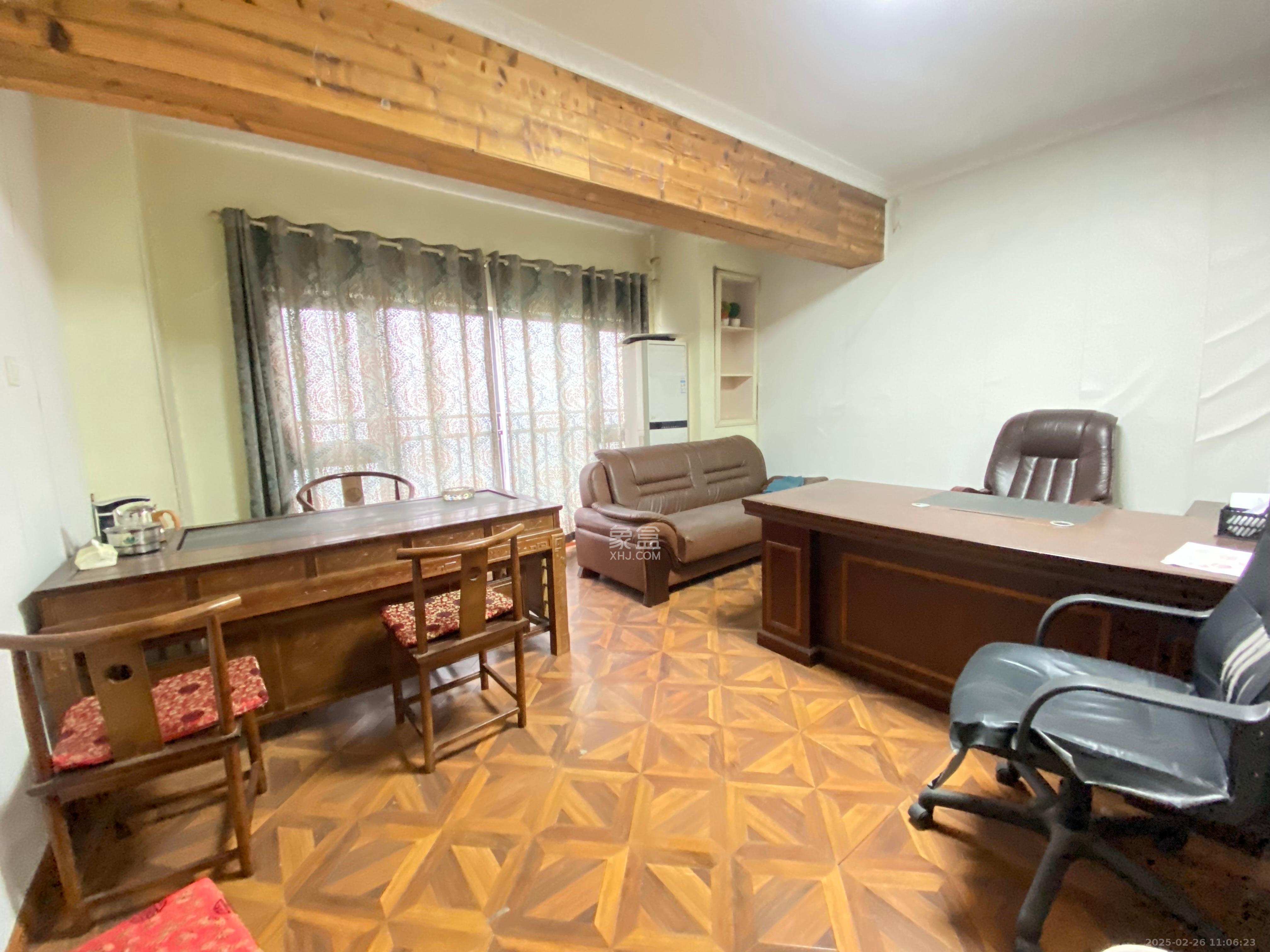 星大峰汇商务楼  1室2厅1卫    6800.0元/月 星大峰汇商务楼  1室2厅1卫    6800.0元/月室内图