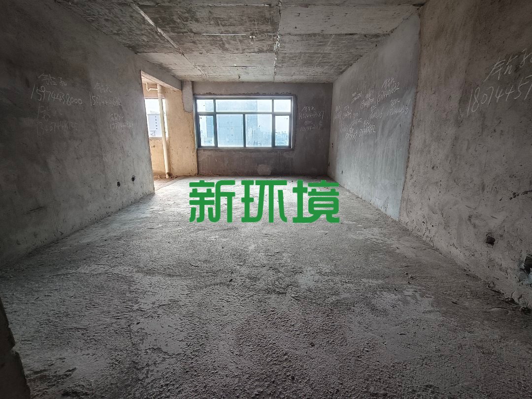 东方明珠  4室2厅2卫   70.00万客厅