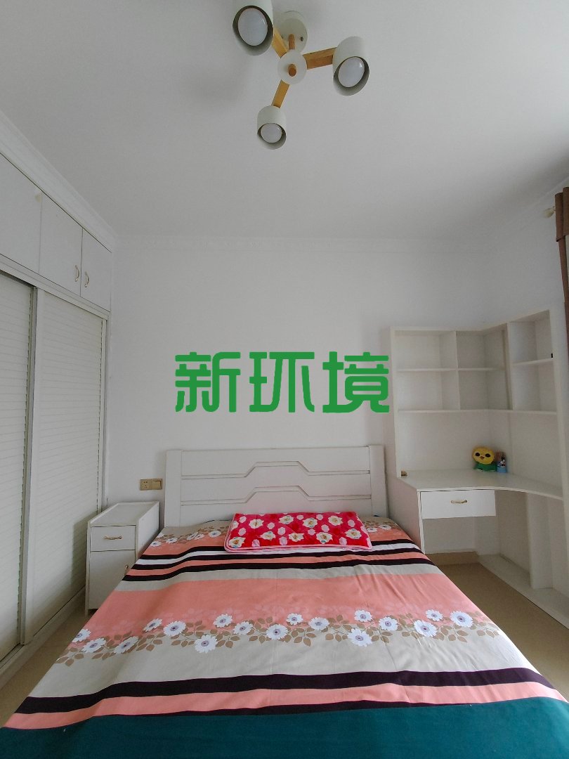 东方明珠  2室2厅1卫   50.80万客厅