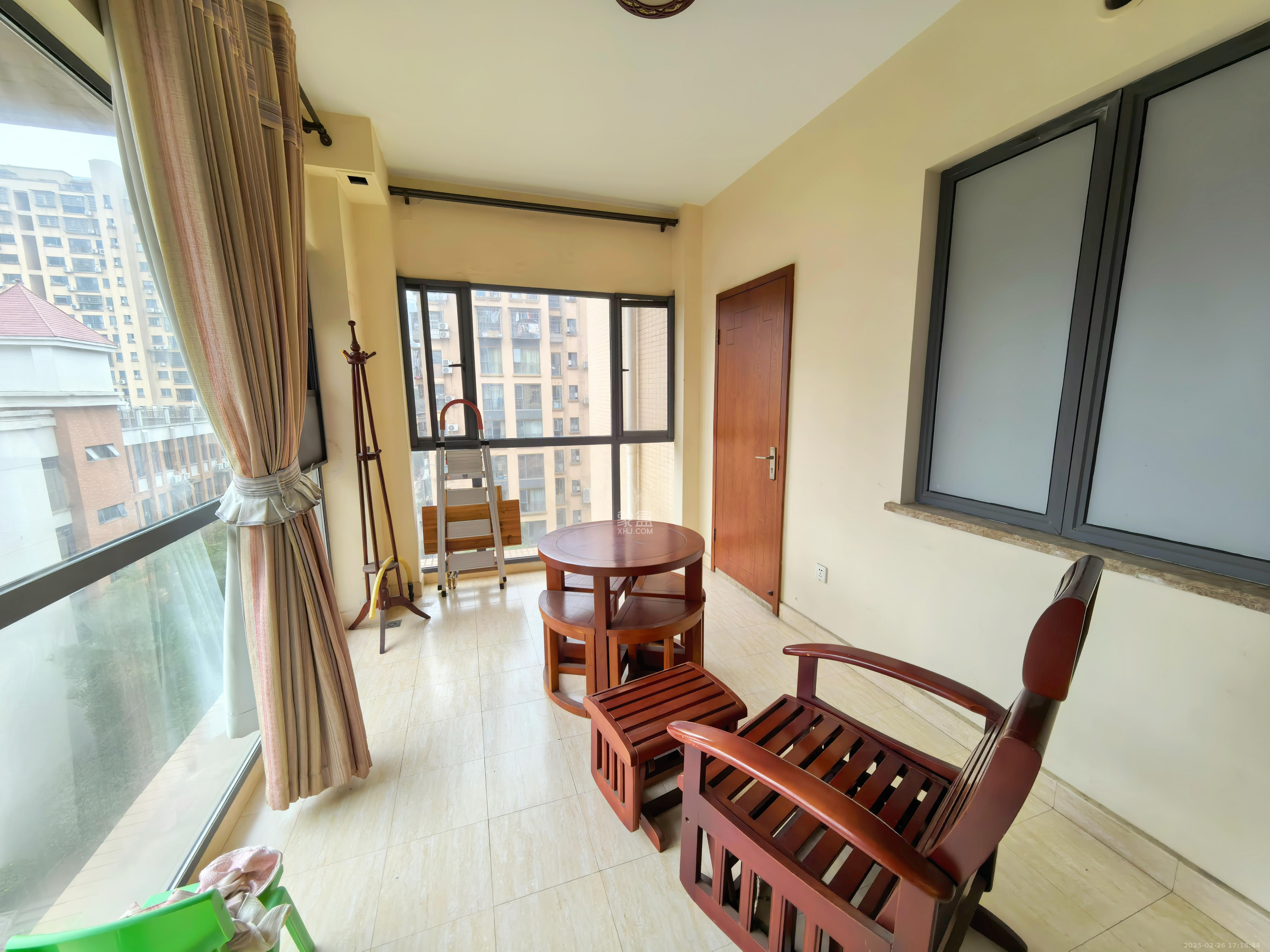 中城丽景香山园  4室2厅2卫   3900.00元/月室内图