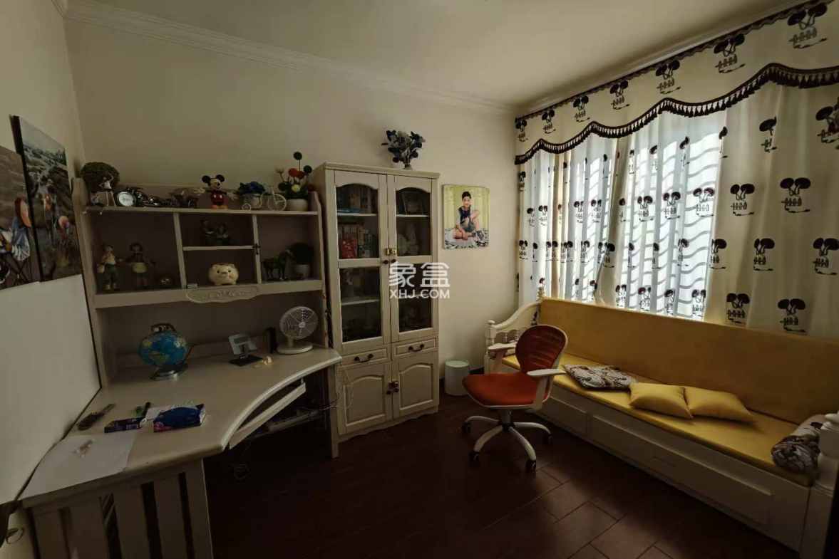 润江财苑 3室2厅2卫 2200.0元/月 润江财苑 3室2厅2卫 2200.0元/月室内图