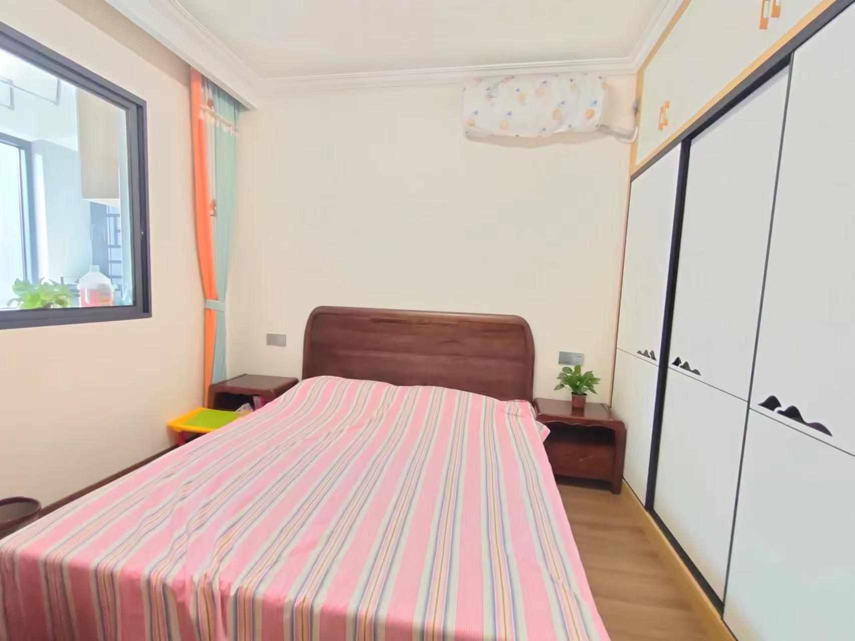 吉大汉珠山府 3室2厅2卫 98.8万 吉大汉珠山府 3室2厅2卫 98.8万客厅