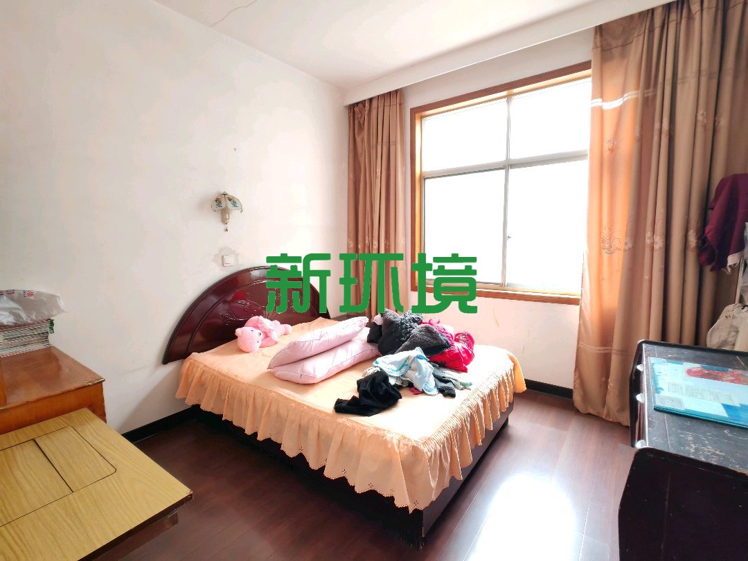 南庄花园 4室2厅2卫 135.0万 南庄花园 4室2厅2卫 135.0万客厅