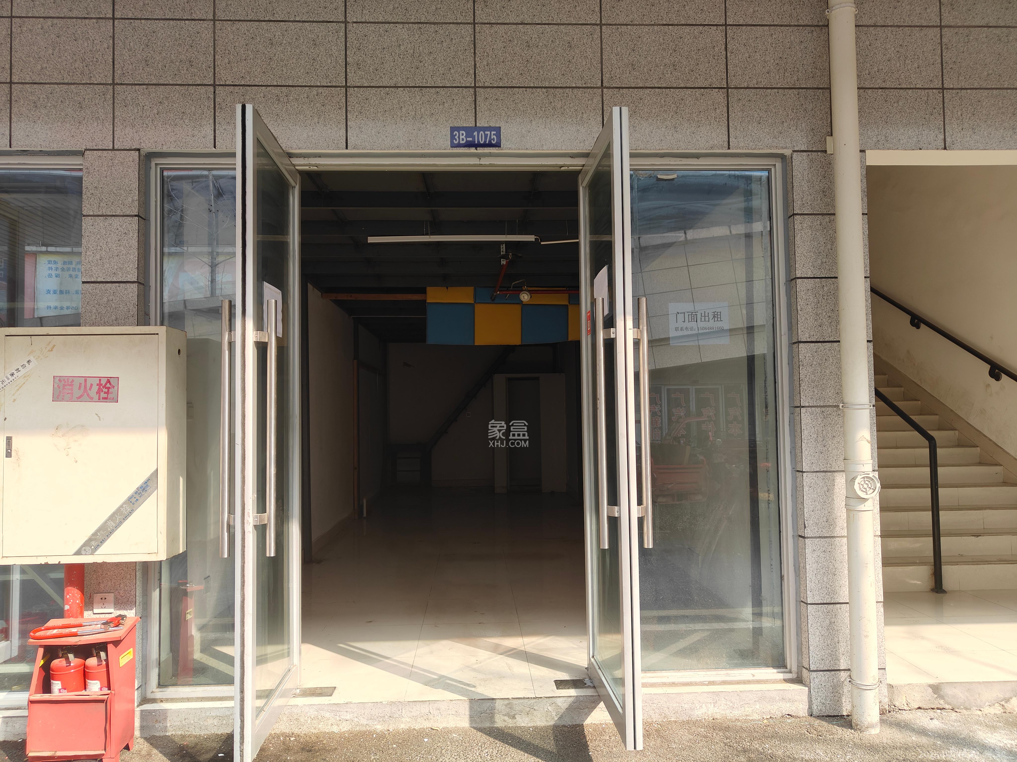 中南汽车世界   100.0㎡     3000.00元/月室内图