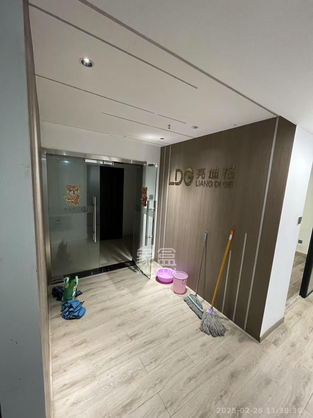 欧亚达国际广场 5室1厅1卫 5500.0元/月 欧亚达国际广场 5室1厅1卫 5500.0元/月室内图