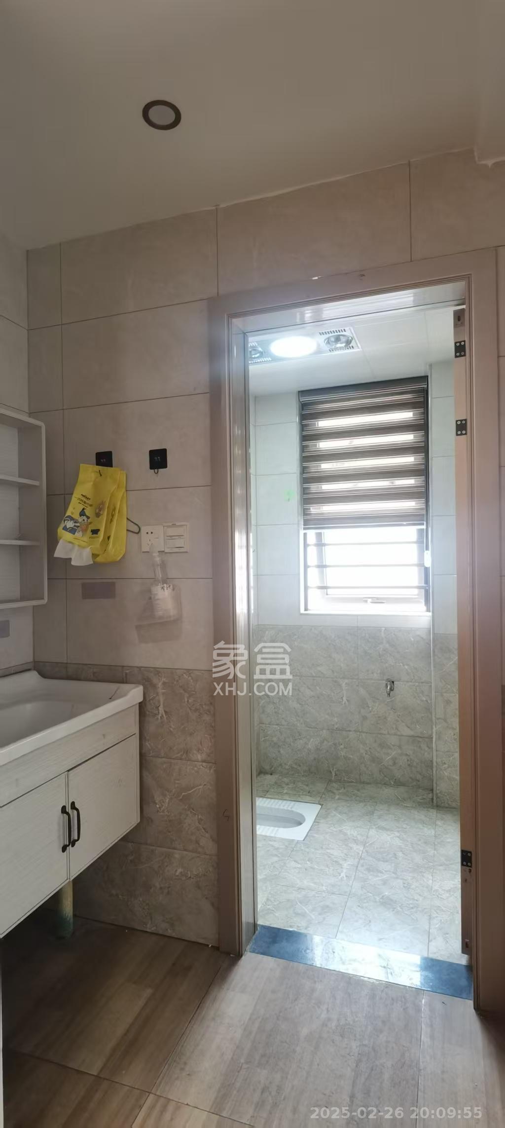 财汇新天地(财汇商务广场) 3室2厅2卫 2200.0元/月 财汇新天地(财汇商务广场) 3室2厅2卫 2200.0元/月室内图