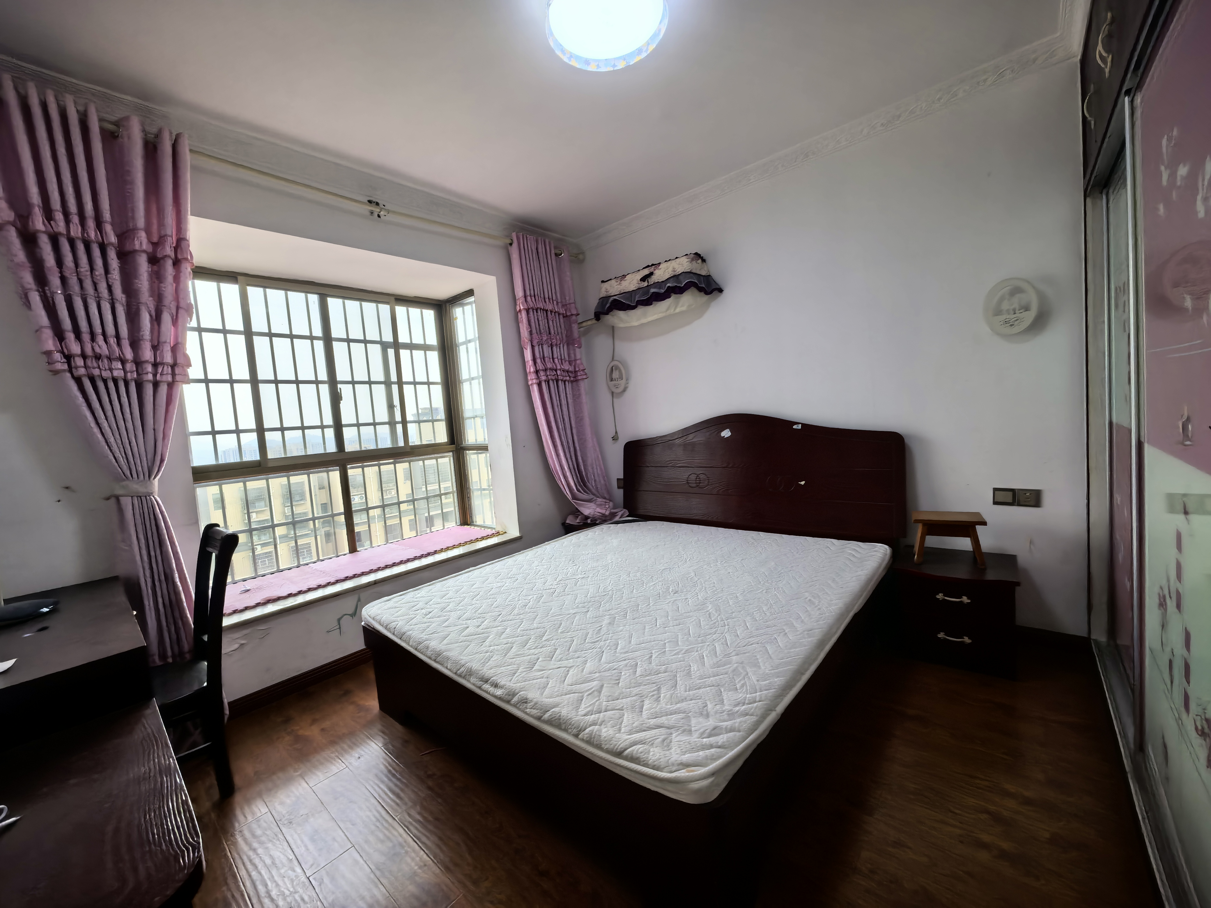 城南壹号 3室2厅2卫 65.8万 城南壹号 3室2厅2卫 65.8万客厅