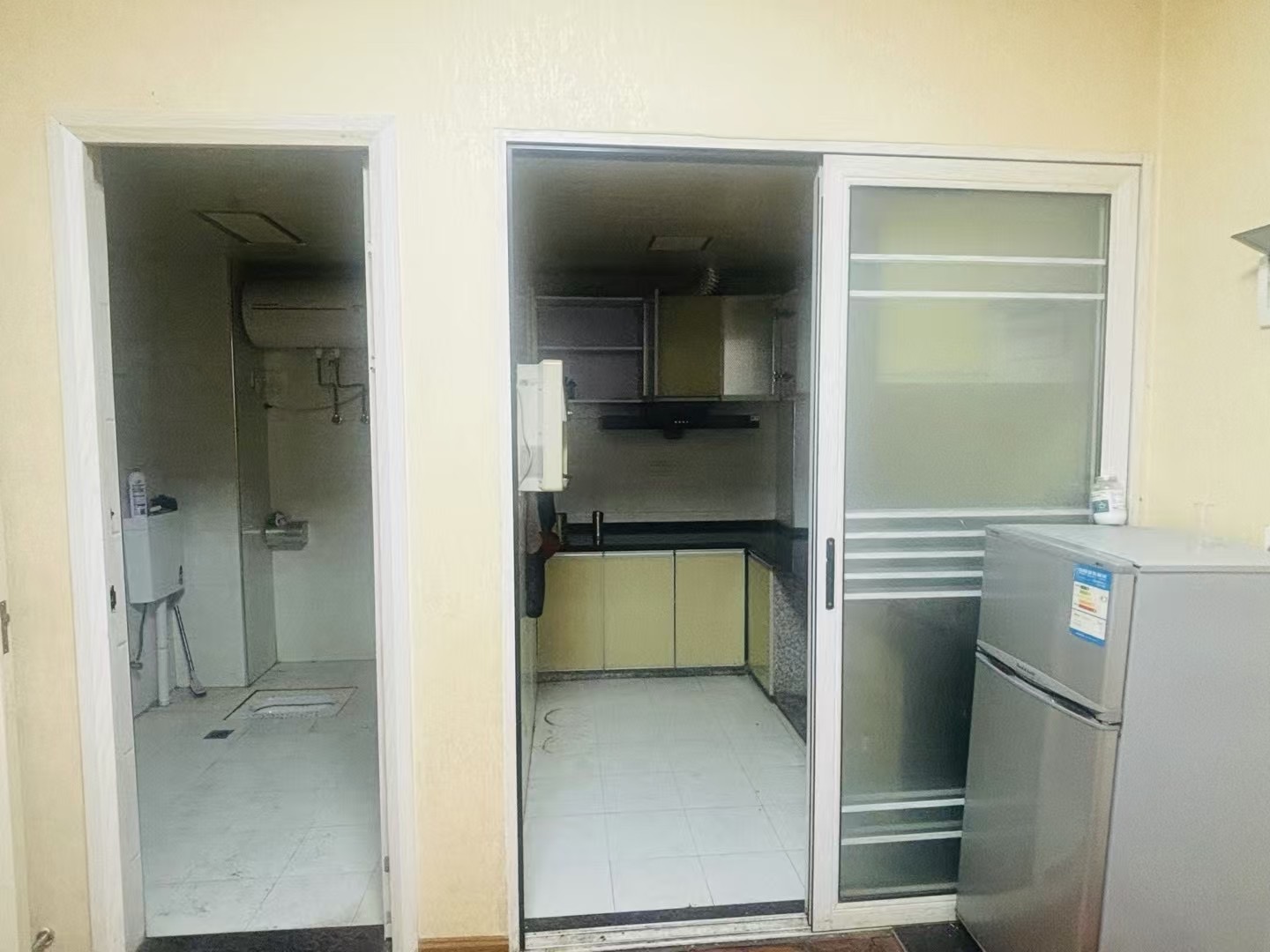 鸿星新天地  5室3厅1卫    4380.0元/月 鸿星新天地  5室3厅1卫    4380.0元/月室内图