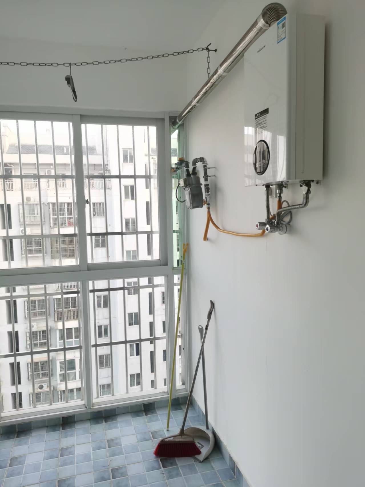 海航城  3室2厅2卫   130.00万客厅